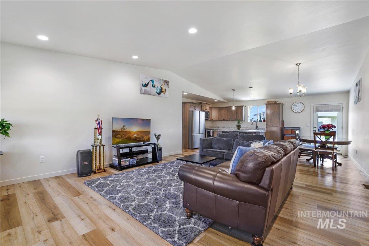 190 Bison Way, Fairfield, Idaho 83327, 3 Bedrooms, 2 Bathrooms, Residential For Sale, Price $410,000, 98947924
