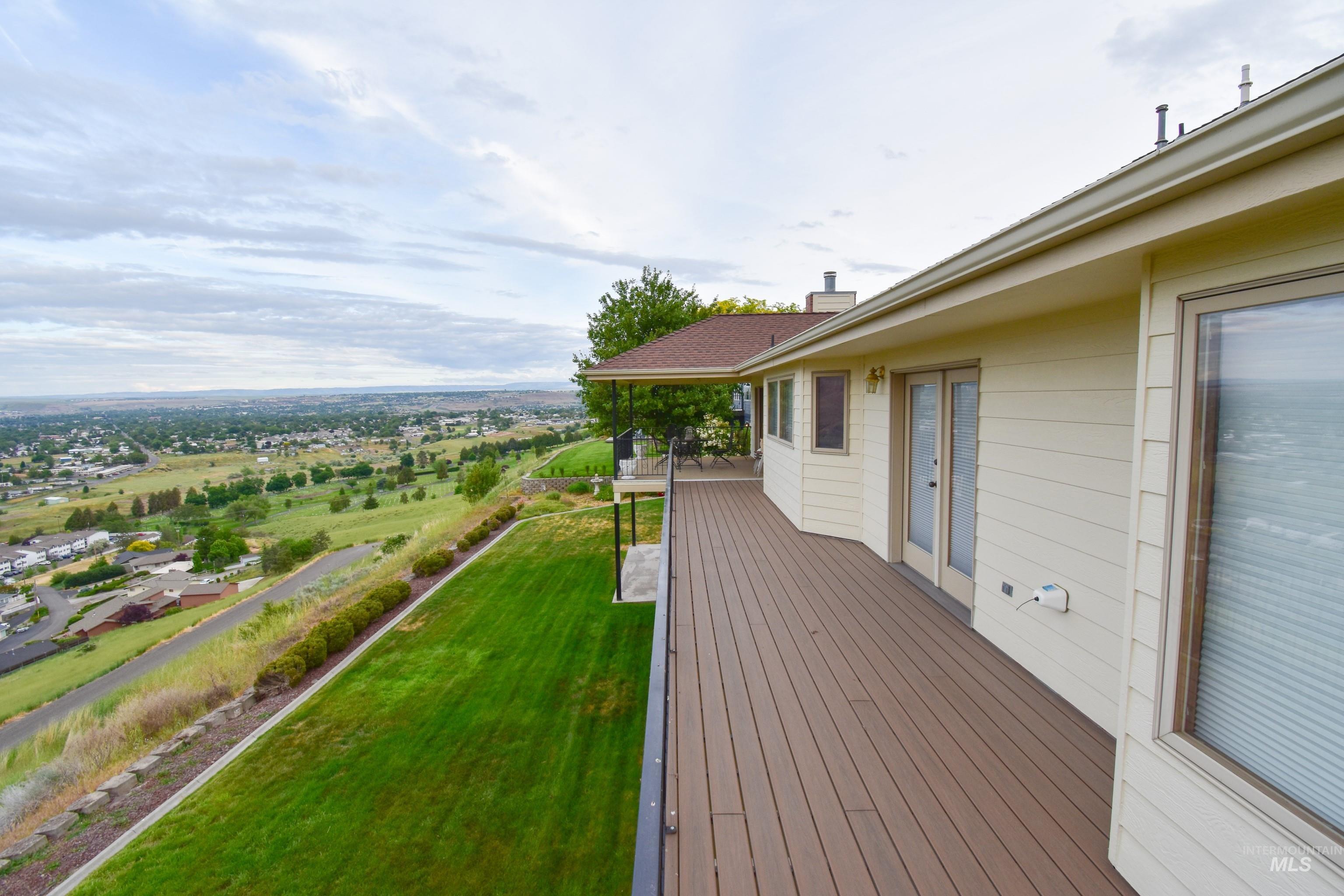 2530 Valleyview Drive, Clarkston, Washington 99403, 4 Bedrooms, 3 Bathrooms, Residential For Sale, Price $859,000, 98947932