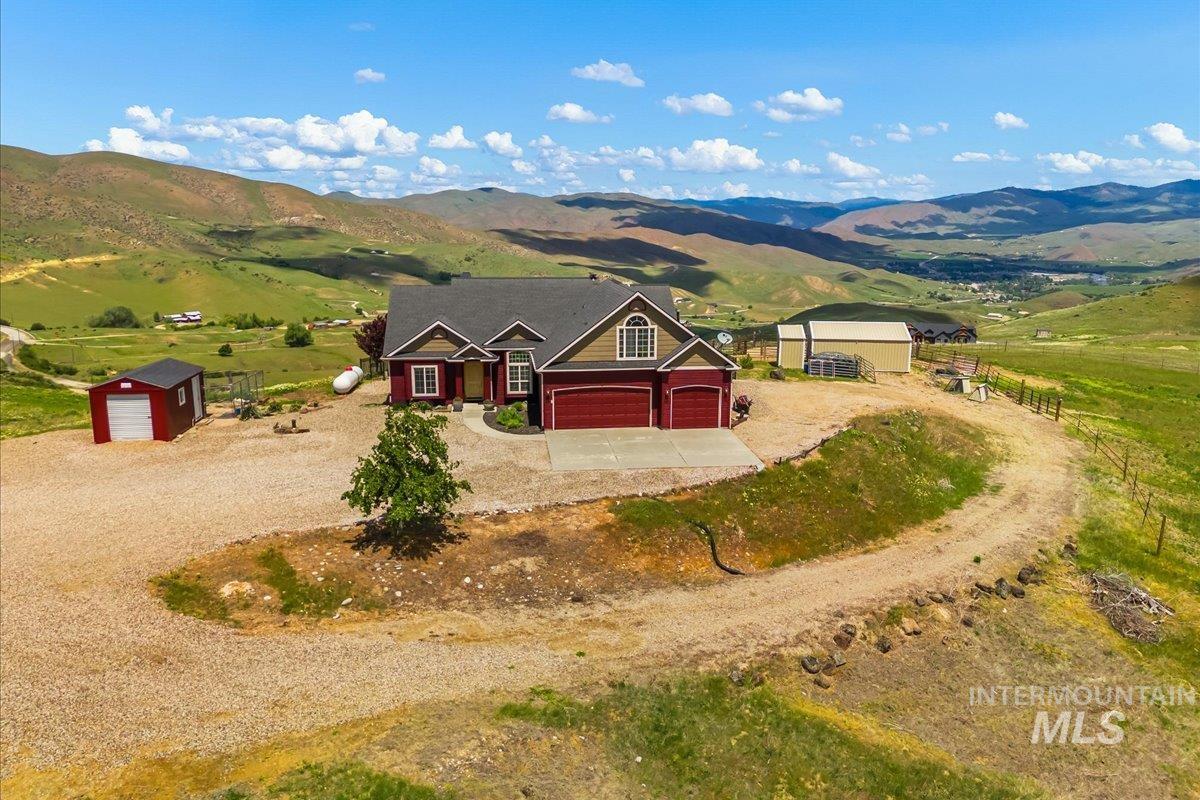160 Summit Ridge Road, Horseshoe Bend, Idaho 83629, 3 Bedrooms, 3 Bathrooms, Residential For Sale, Price $799,900, 98947936