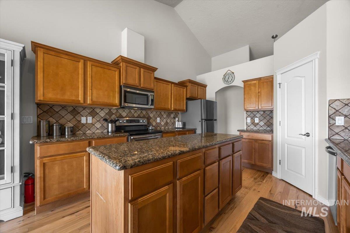 160 Summit Ridge Road, Horseshoe Bend, Idaho 83629, 3 Bedrooms, 3 Bathrooms, Residential For Sale, Price $799,900, 98947936