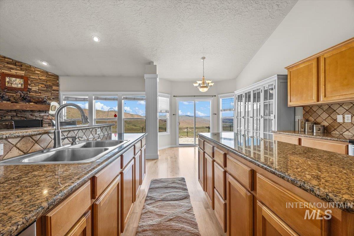 160 Summit Ridge Road, Horseshoe Bend, Idaho 83629, 3 Bedrooms, 3 Bathrooms, Residential For Sale, Price $799,900, 98947936