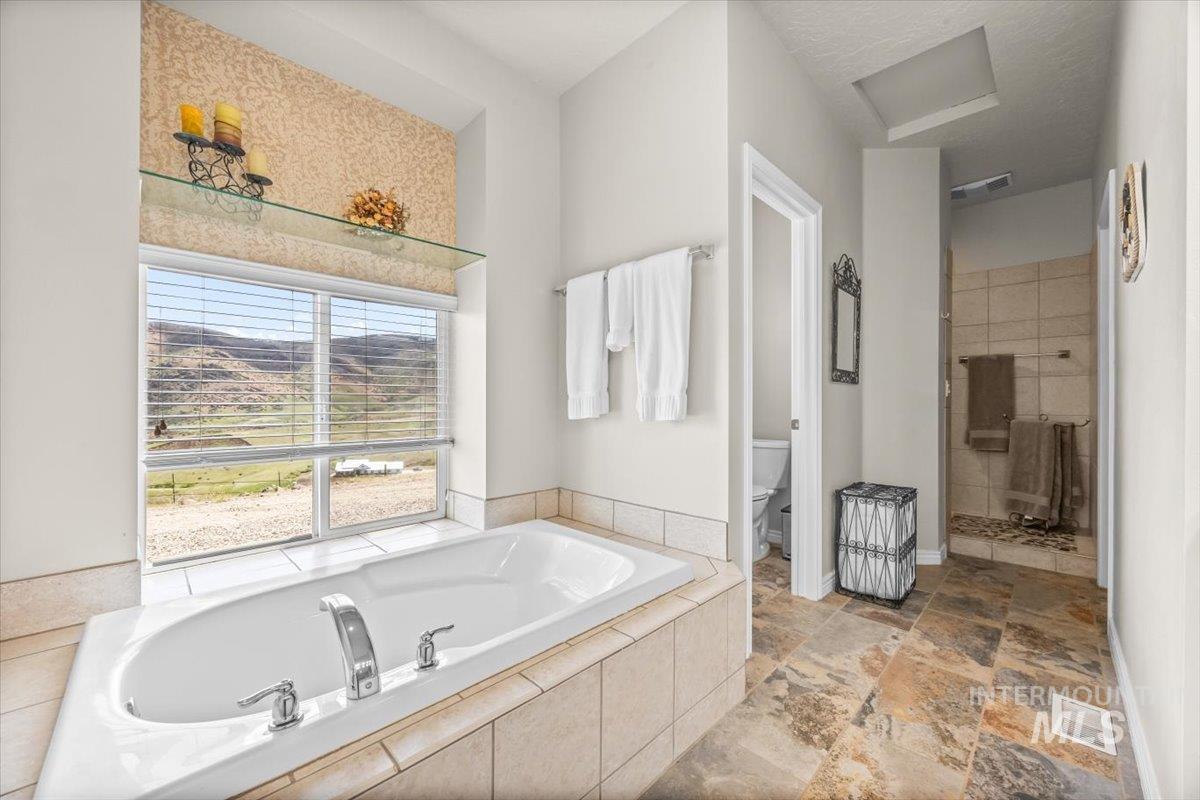 160 Summit Ridge Road, Horseshoe Bend, Idaho 83629, 3 Bedrooms, 3 Bathrooms, Residential For Sale, Price $799,900, 98947936