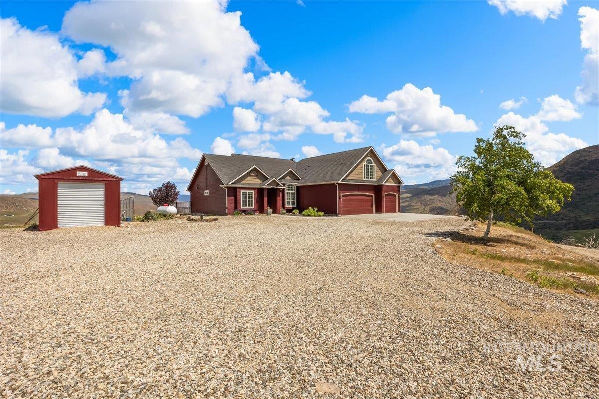 160 Summit Ridge Road, Horseshoe Bend, Idaho 83629, 3 Bedrooms, 3 Bathrooms, Residential For Sale, Price $799,900, 98947936