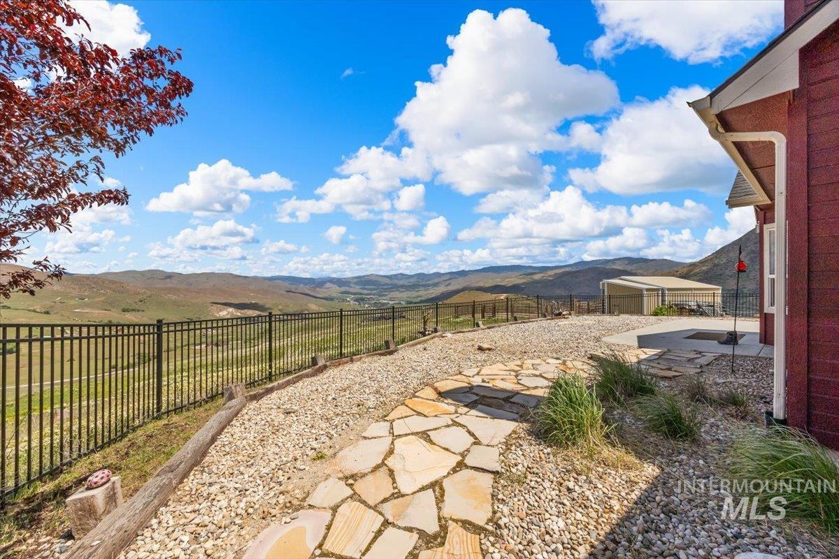 160 Summit Ridge Road, Horseshoe Bend, Idaho 83629, 3 Bedrooms, 3 Bathrooms, Residential For Sale, Price $799,900, 98947936