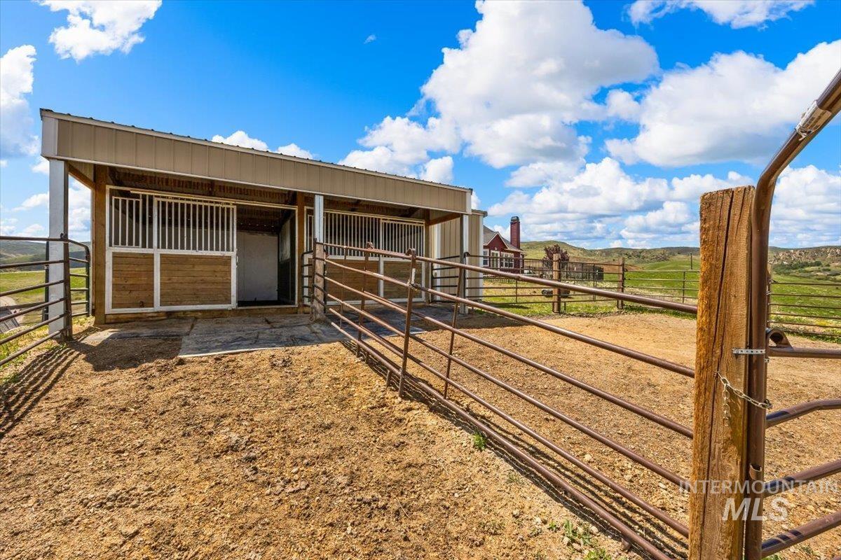 160 Summit Ridge Road, Horseshoe Bend, Idaho 83629, 3 Bedrooms, 3 Bathrooms, Residential For Sale, Price $799,900, 98947936
