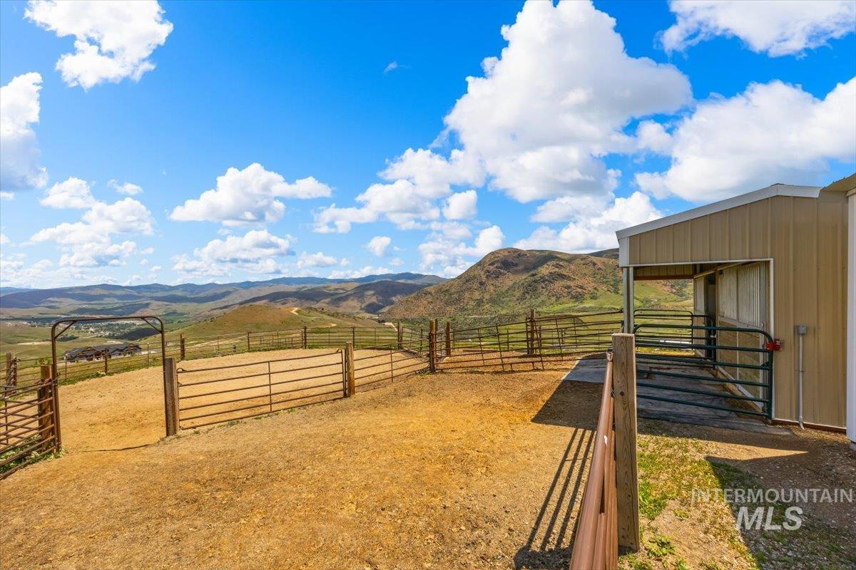 160 Summit Ridge Road, Horseshoe Bend, Idaho 83629, 3 Bedrooms, 3 Bathrooms, Residential For Sale, Price $799,900, 98947936