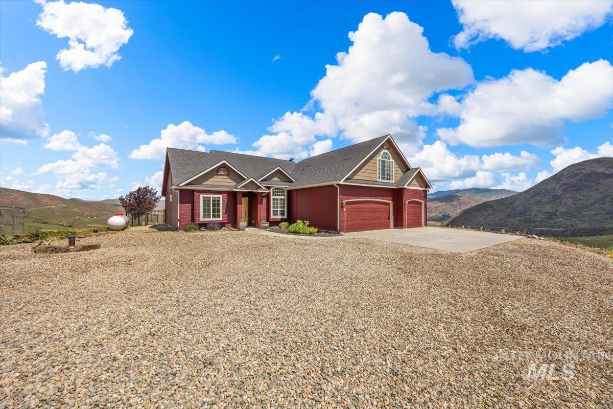 160 Summit Ridge Road, Horseshoe Bend, Idaho 83629, 3 Bedrooms, 3 Bathrooms, Residential For Sale, Price $799,900, 98947936