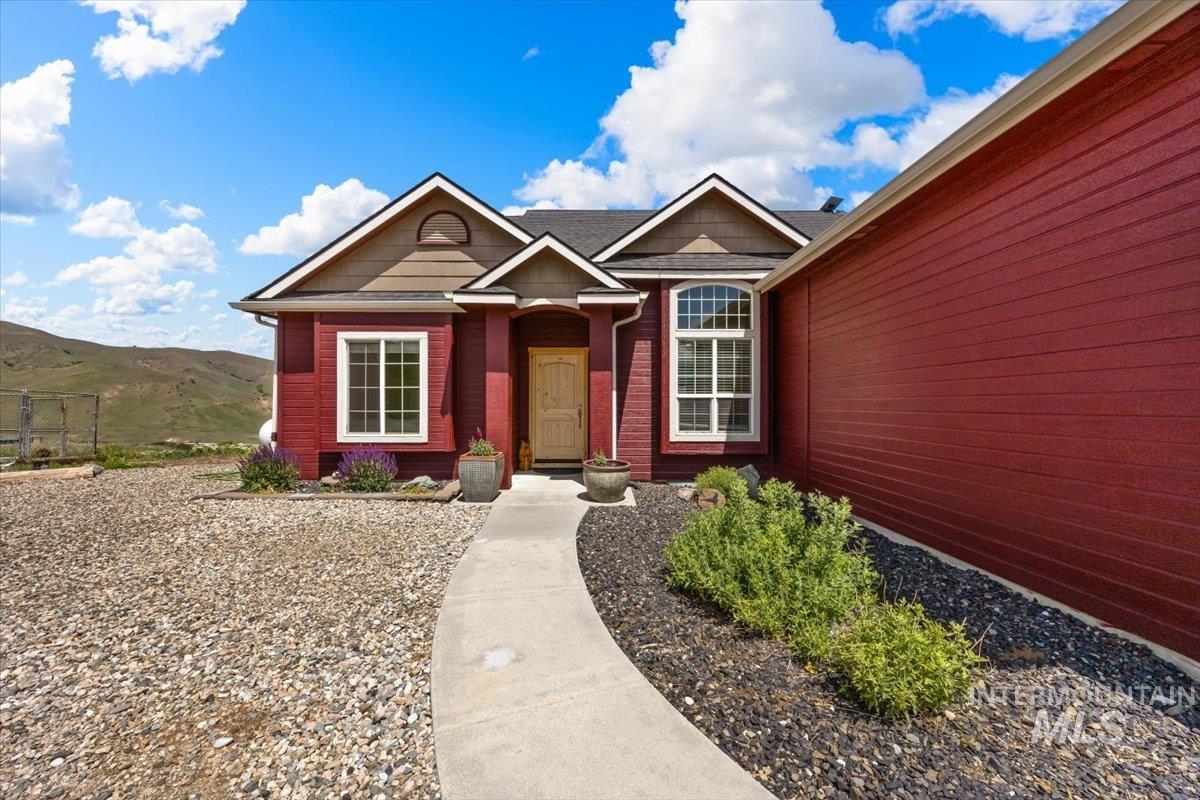 160 Summit Ridge Road, Horseshoe Bend, Idaho 83629, 3 Bedrooms, 3 Bathrooms, Residential For Sale, Price $799,900, 98947936