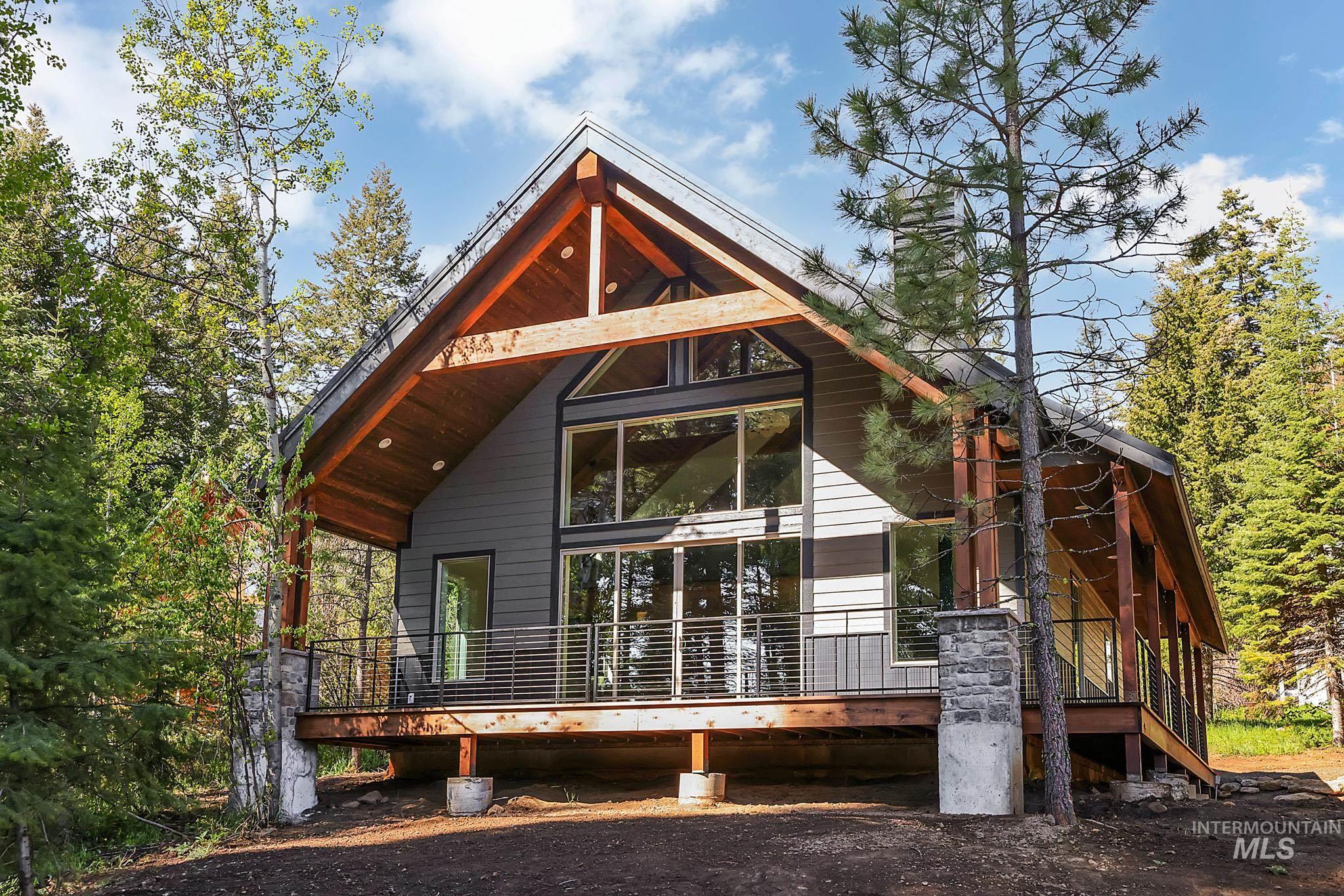 1 Caribou Parkway, Cascade, Idaho 83611, 3 Bedrooms, 2 Bathrooms, Residential For Sale, Price $667,700, 98947940
