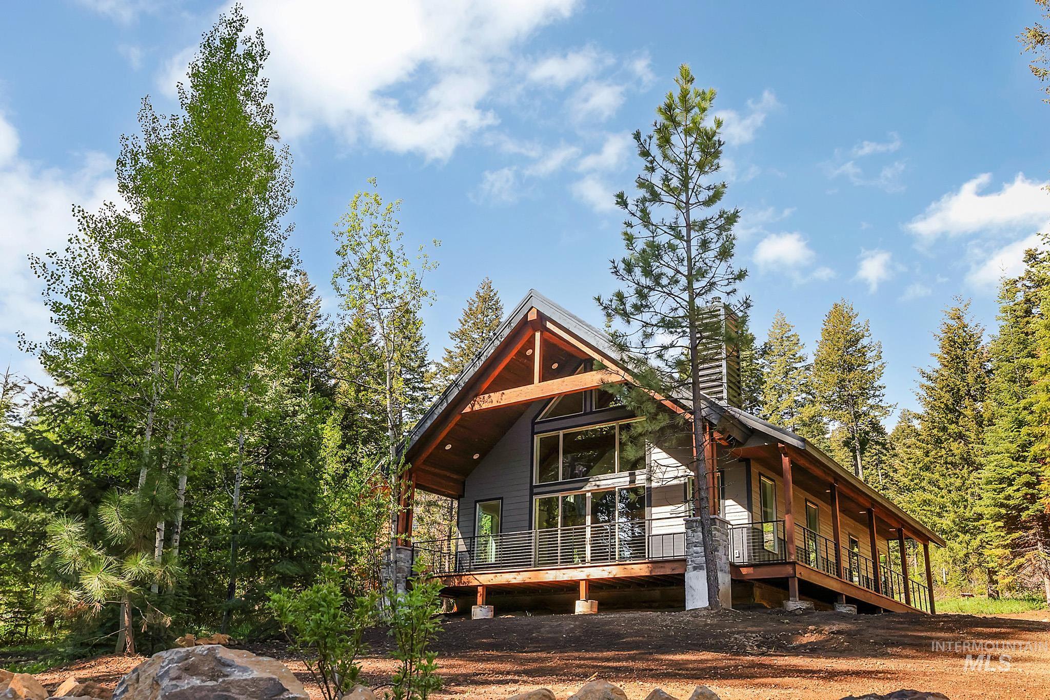 1 Caribou Parkway, Cascade, Idaho 83611, 3 Bedrooms, 2 Bathrooms, Residential For Sale, Price $667,700, 98947940