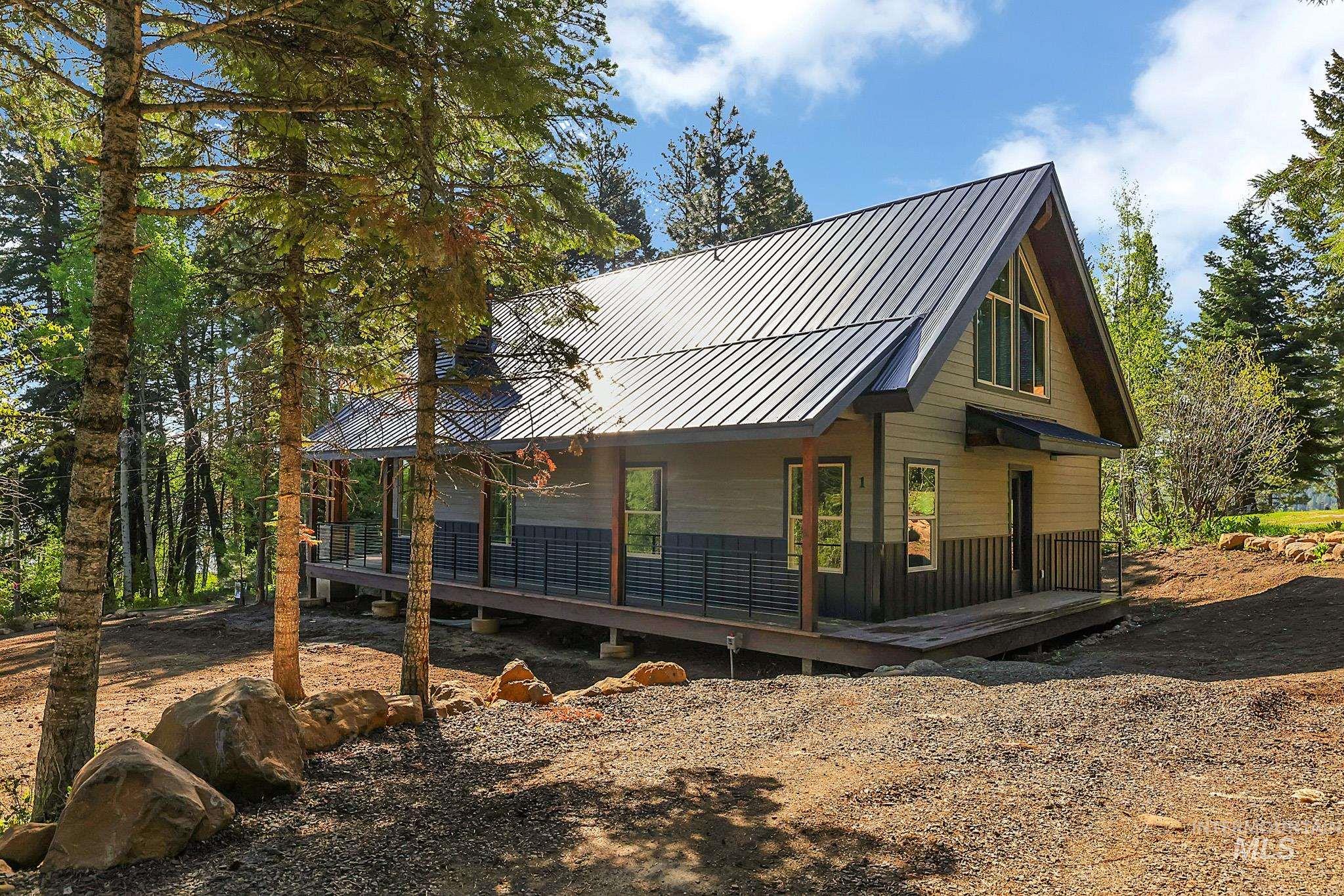 1 Caribou Parkway, Cascade, Idaho 83611, 3 Bedrooms, 2 Bathrooms, Residential For Sale, Price $667,700, 98947940