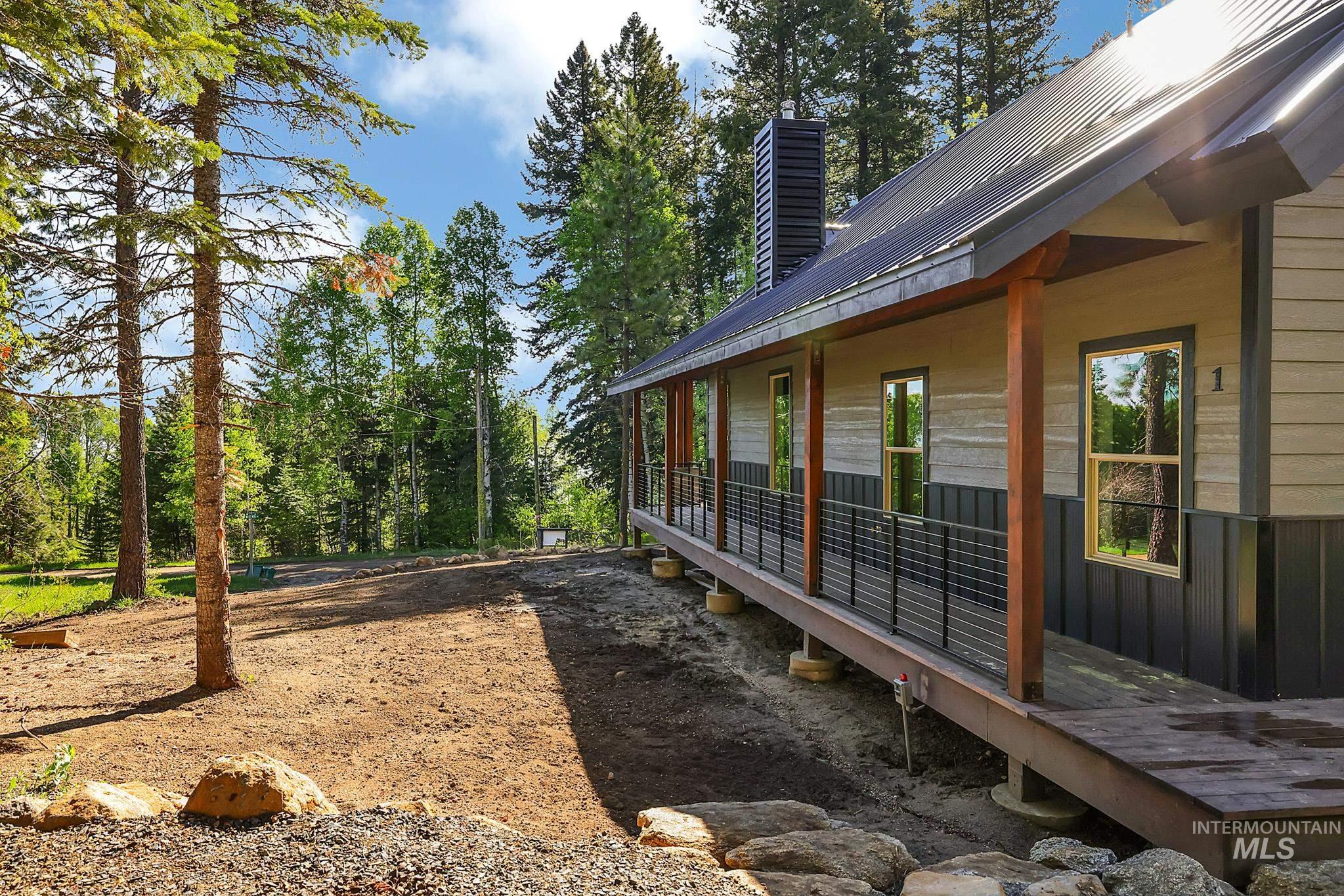 1 Caribou Parkway, Cascade, Idaho 83611, 3 Bedrooms, 2 Bathrooms, Residential For Sale, Price $667,700, 98947940