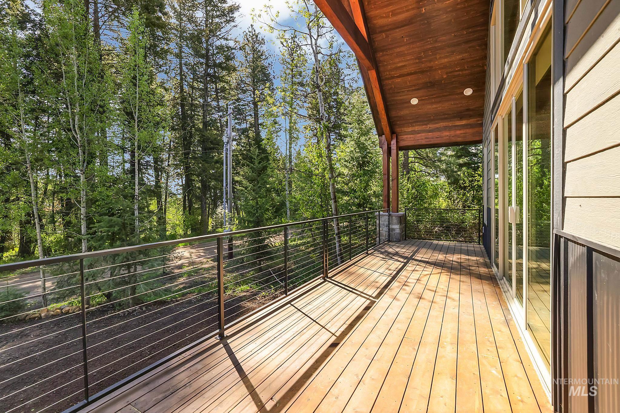 1 Caribou Parkway, Cascade, Idaho 83611, 3 Bedrooms, 2 Bathrooms, Residential For Sale, Price $667,700, 98947940