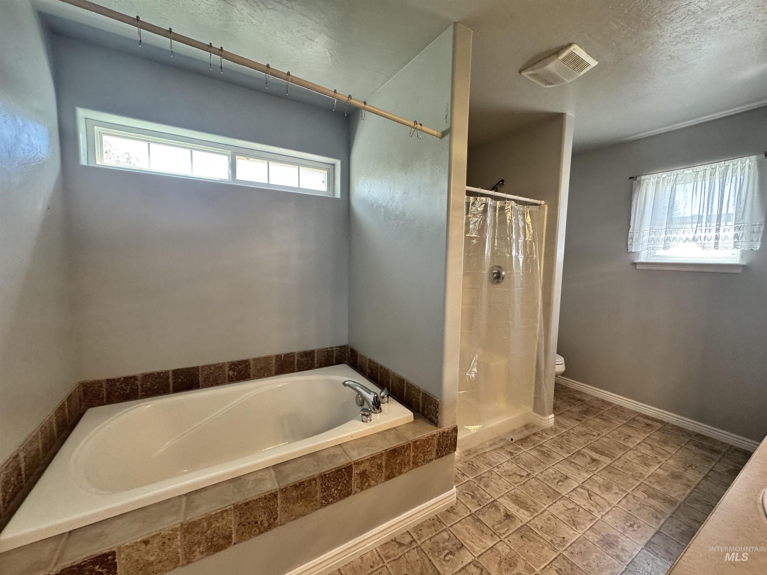 1173 Knoll Ridge Road, Twin Falls, Idaho 83301, 3 Bedrooms, 2 Bathrooms, Residential For Sale, Price $364,900, 98947947