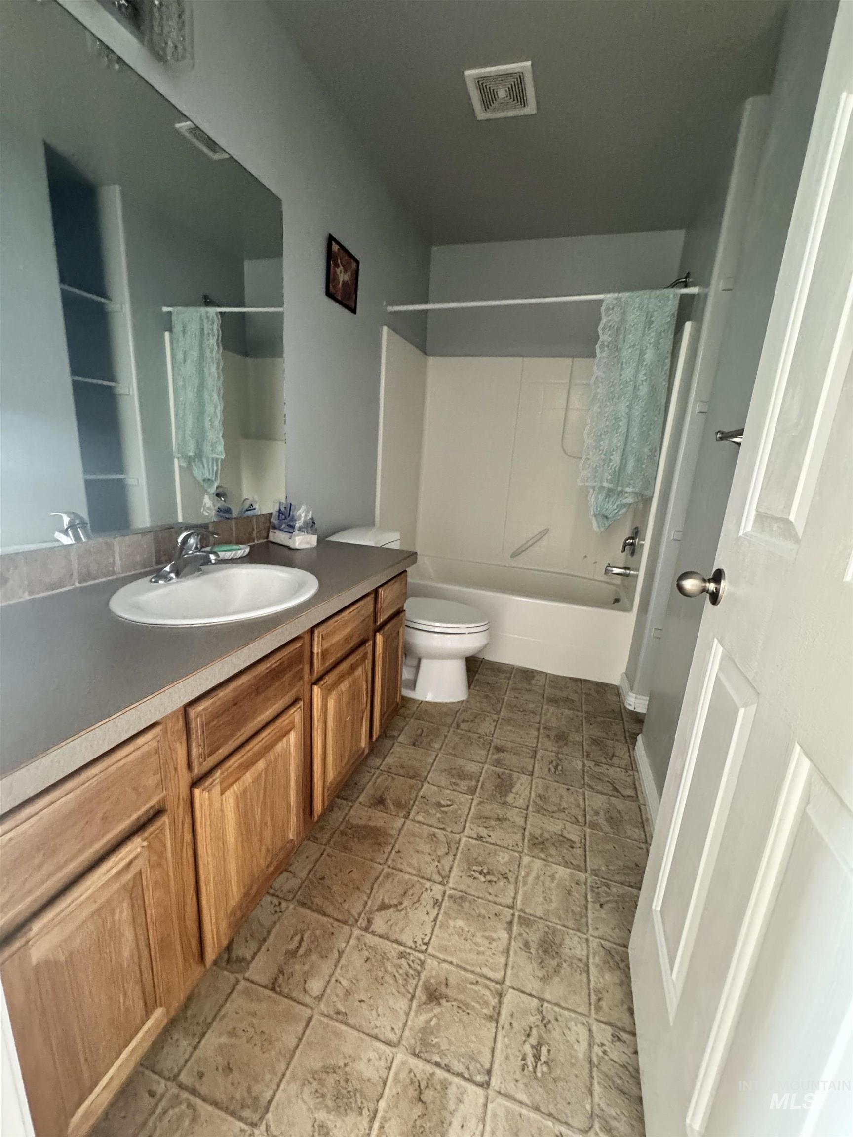 1173 Knoll Ridge Road, Twin Falls, Idaho 83301, 3 Bedrooms, 2 Bathrooms, Residential For Sale, Price $364,900, 98947947