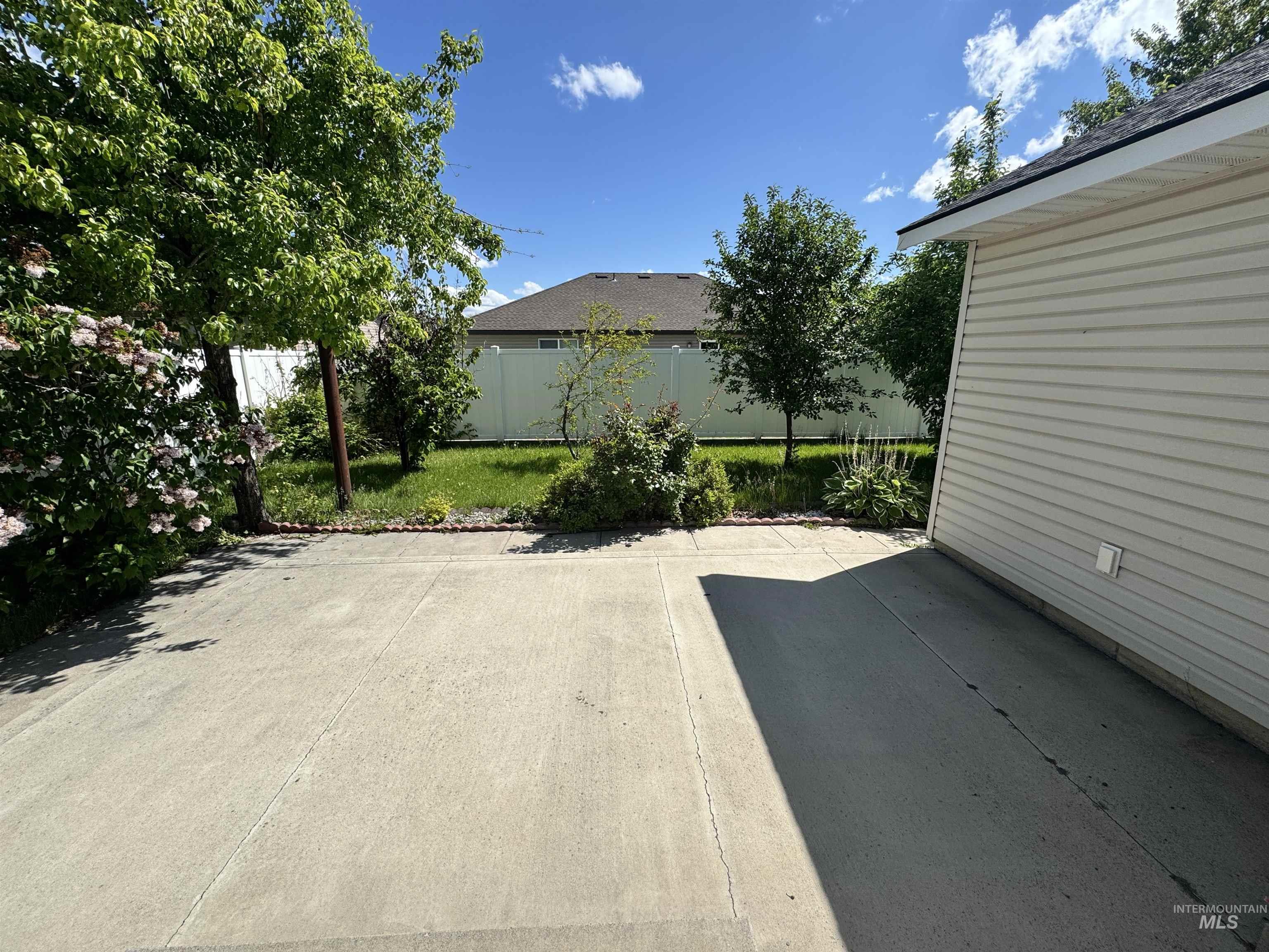1173 Knoll Ridge Road, Twin Falls, Idaho 83301, 3 Bedrooms, 2 Bathrooms, Residential For Sale, Price $364,900, 98947947