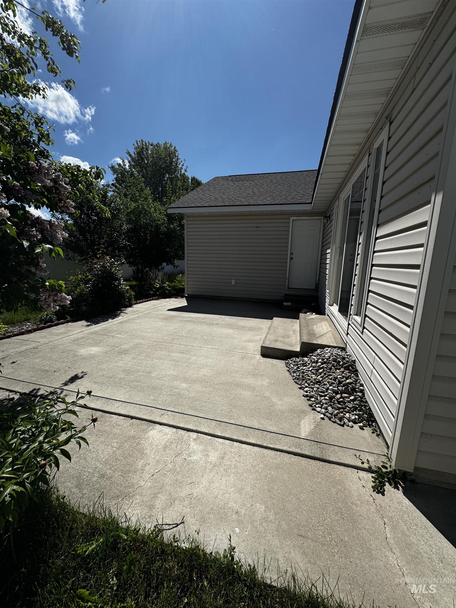 1173 Knoll Ridge Road, Twin Falls, Idaho 83301, 3 Bedrooms, 2 Bathrooms, Residential For Sale, Price $364,900, 98947947
