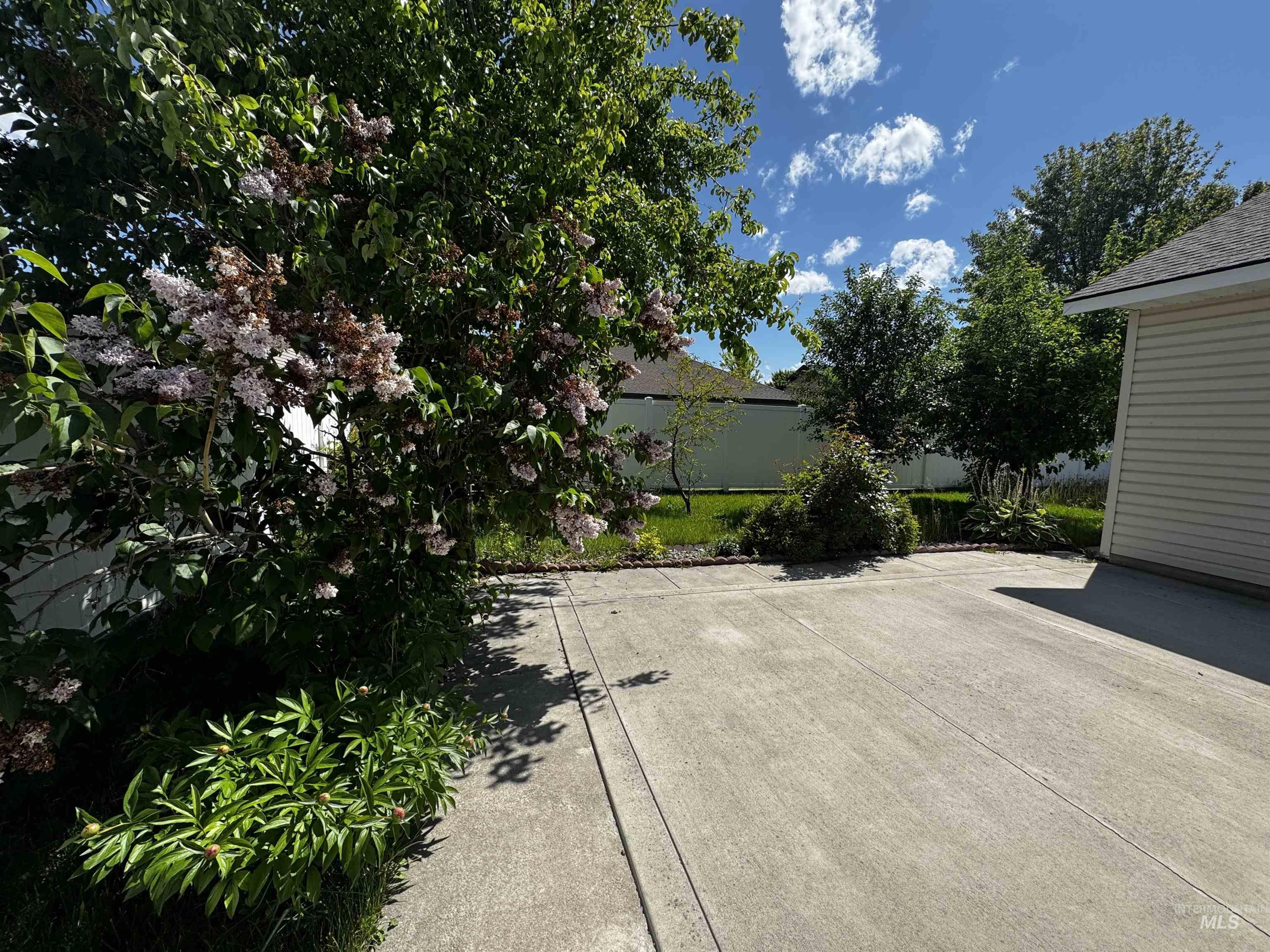 1173 Knoll Ridge Road, Twin Falls, Idaho 83301, 3 Bedrooms, 2 Bathrooms, Residential For Sale, Price $364,900, 98947947