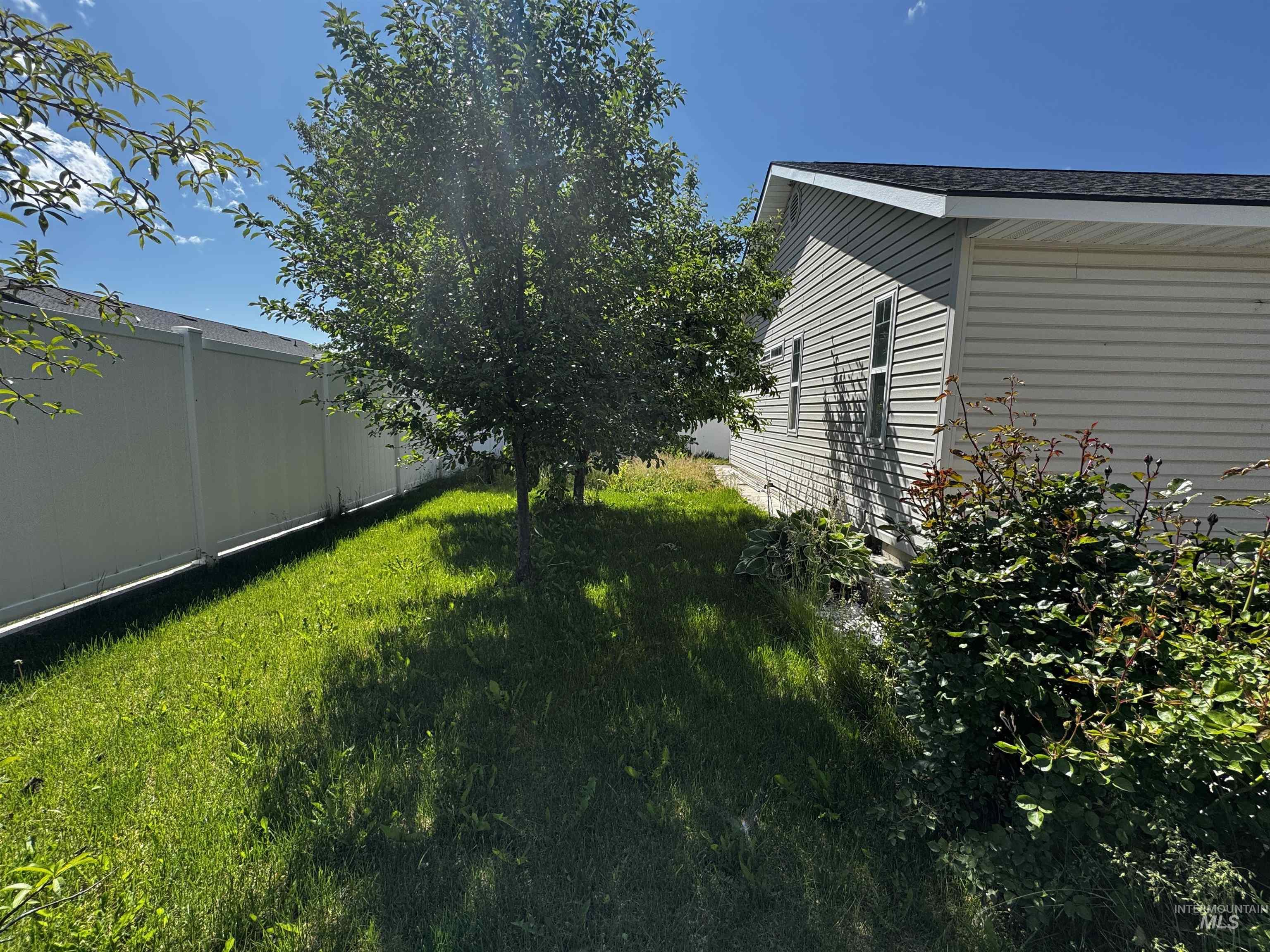 1173 Knoll Ridge Road, Twin Falls, Idaho 83301, 3 Bedrooms, 2 Bathrooms, Residential For Sale, Price $364,900, 98947947