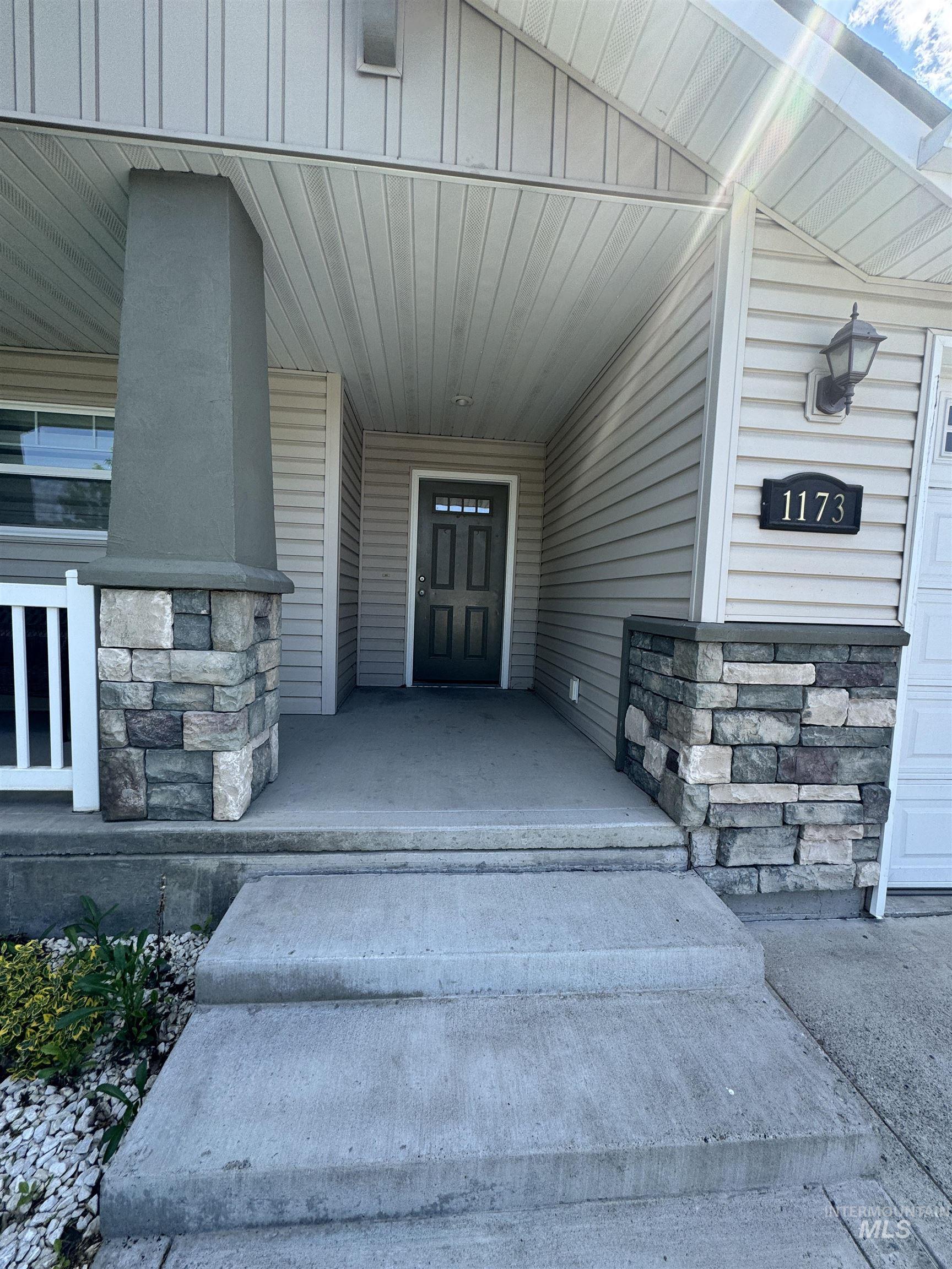 1173 Knoll Ridge Road, Twin Falls, Idaho 83301, 3 Bedrooms, 2 Bathrooms, Residential For Sale, Price $364,900, 98947947