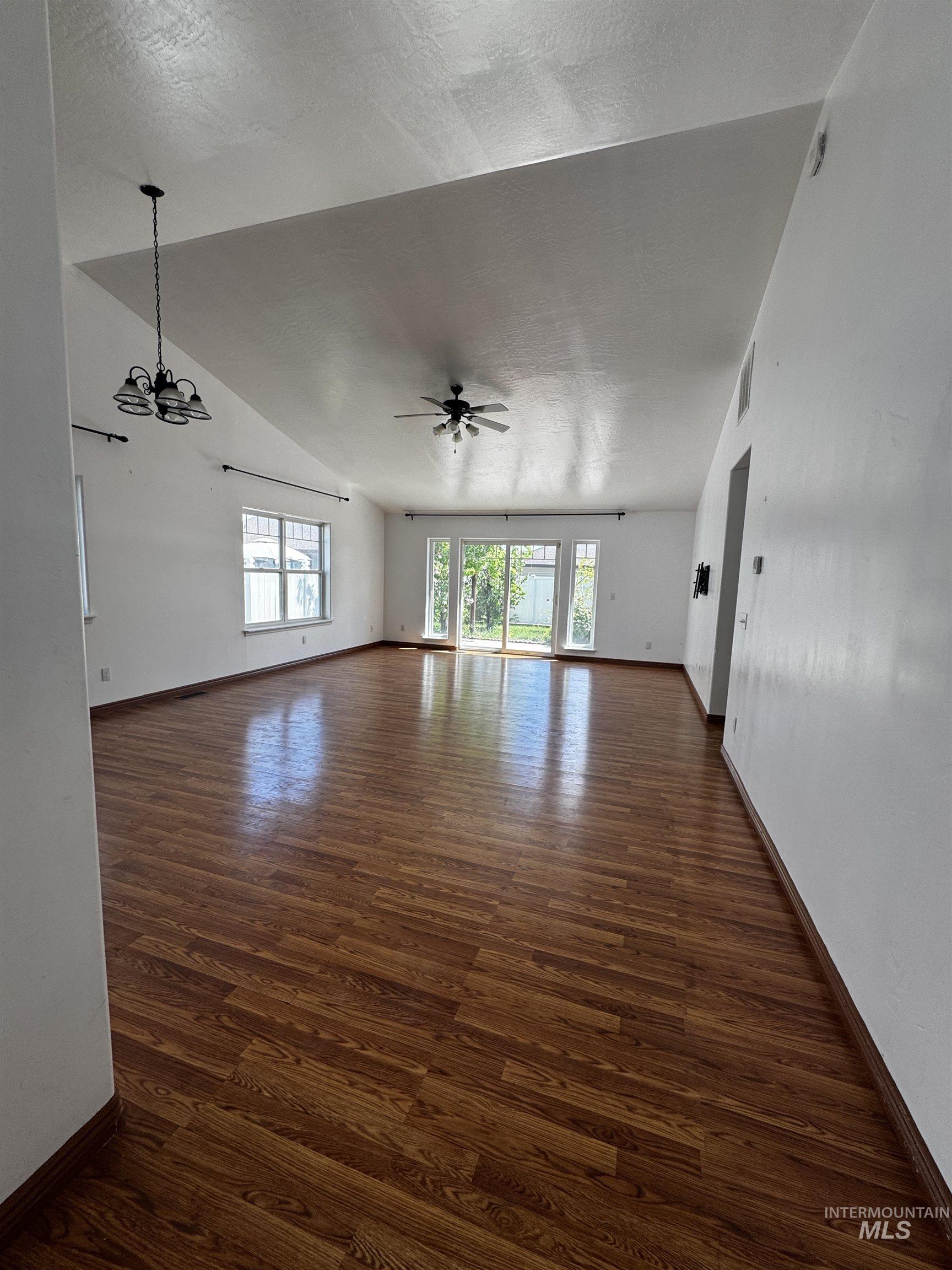 1173 Knoll Ridge Road, Twin Falls, Idaho 83301, 3 Bedrooms, 2 Bathrooms, Residential For Sale, Price $364,900, 98947947