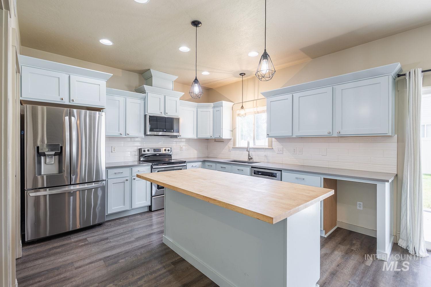 11965 Goldfinch St, Caldwell, Idaho 83605, 4 Bedrooms, 2.5 Bathrooms, Residential For Sale, Price $444,900, 98947949