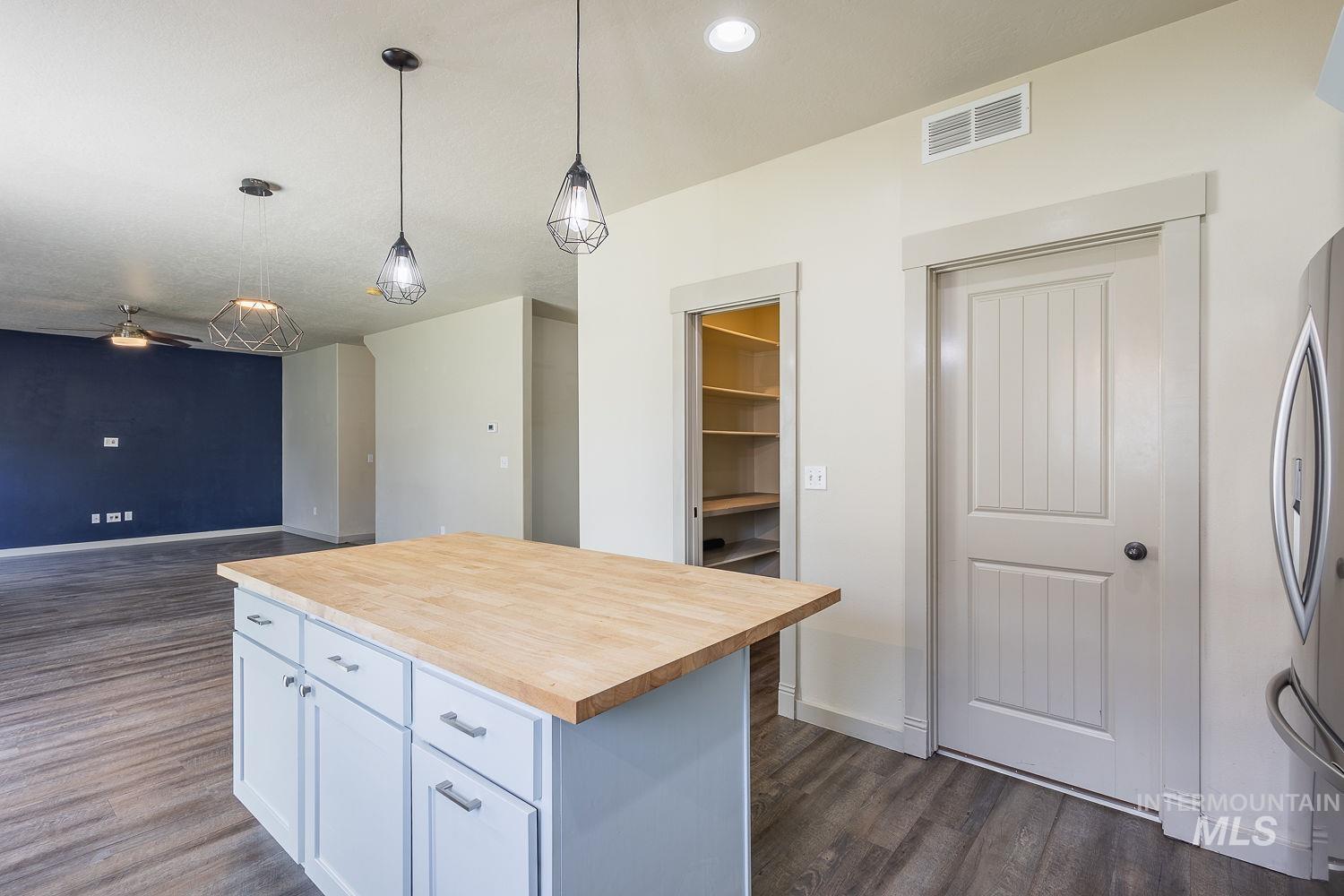 11965 Goldfinch St, Caldwell, Idaho 83605, 4 Bedrooms, 2.5 Bathrooms, Residential For Sale, Price $444,900, 98947949