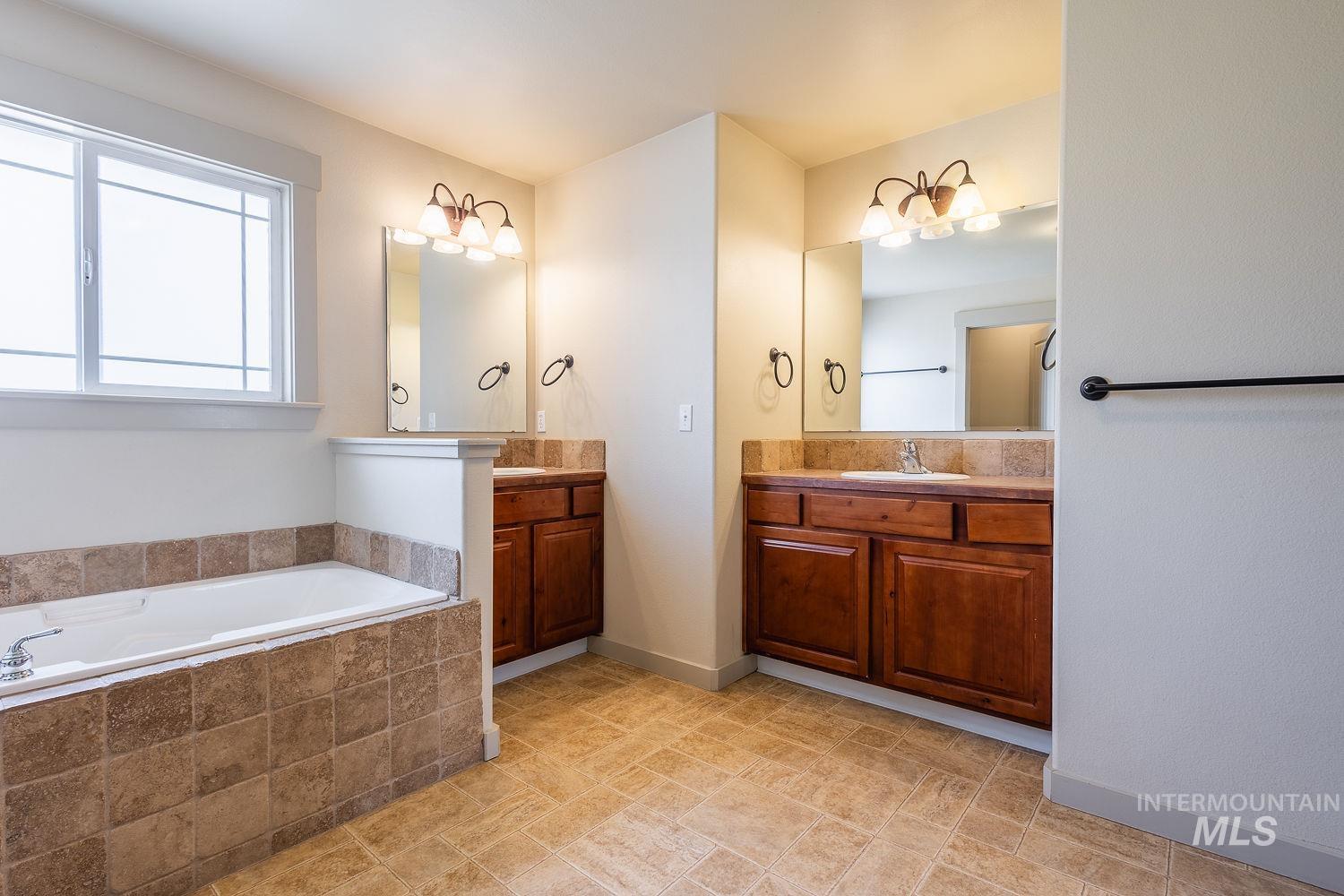 11965 Goldfinch St, Caldwell, Idaho 83605, 4 Bedrooms, 2.5 Bathrooms, Residential For Sale, Price $444,900, 98947949