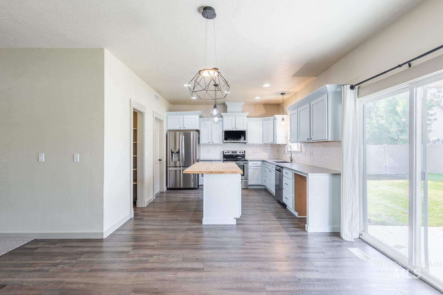 11965 Goldfinch St, Caldwell, Idaho 83605, 4 Bedrooms, 2.5 Bathrooms, Residential For Sale, Price $444,900, 98947949