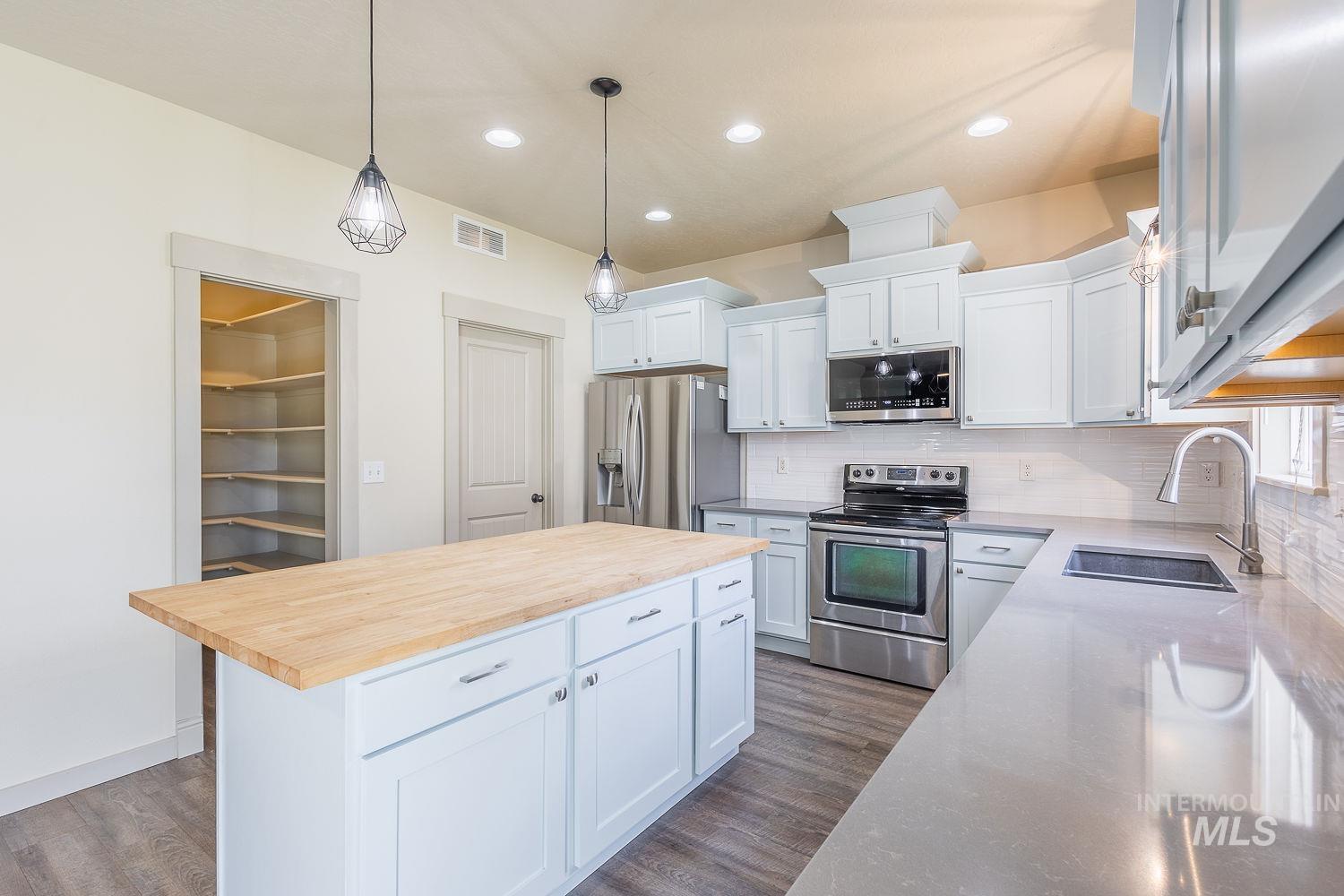 11965 Goldfinch St, Caldwell, Idaho 83605, 4 Bedrooms, 2.5 Bathrooms, Residential For Sale, Price $444,900, 98947949