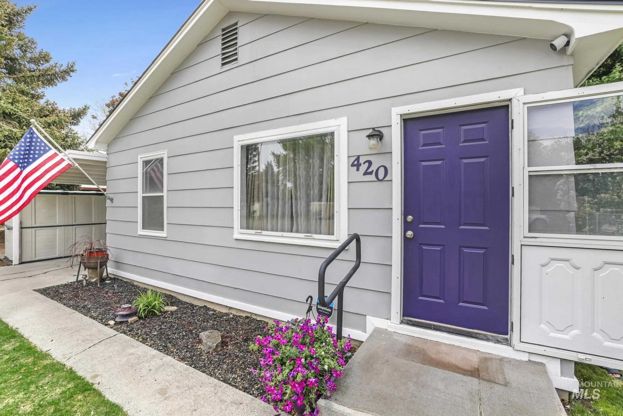 420 E 3rd St, Shoshone, Idaho 83352, 3 Bedrooms, 1 Bathroom, Residential For Sale, Price $289,000,MLS 98947988