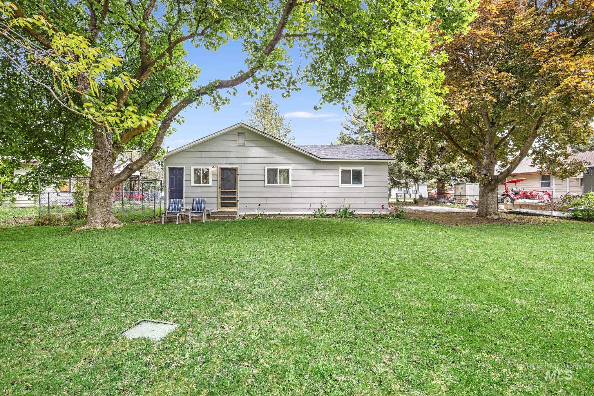 420 E 3rd St, Shoshone, Idaho 83352, 3 Bedrooms, 1 Bathroom, Residential For Sale, Price $289,000,MLS 98947988