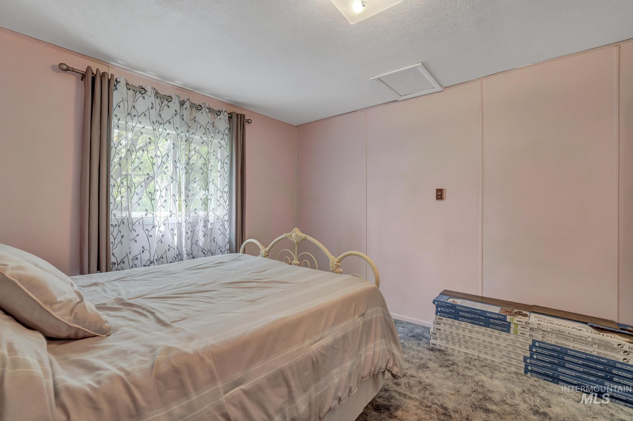 420 E 3rd St, Shoshone, Idaho 83352, 3 Bedrooms, 1 Bathroom, Residential For Sale, Price $289,000,MLS 98947988