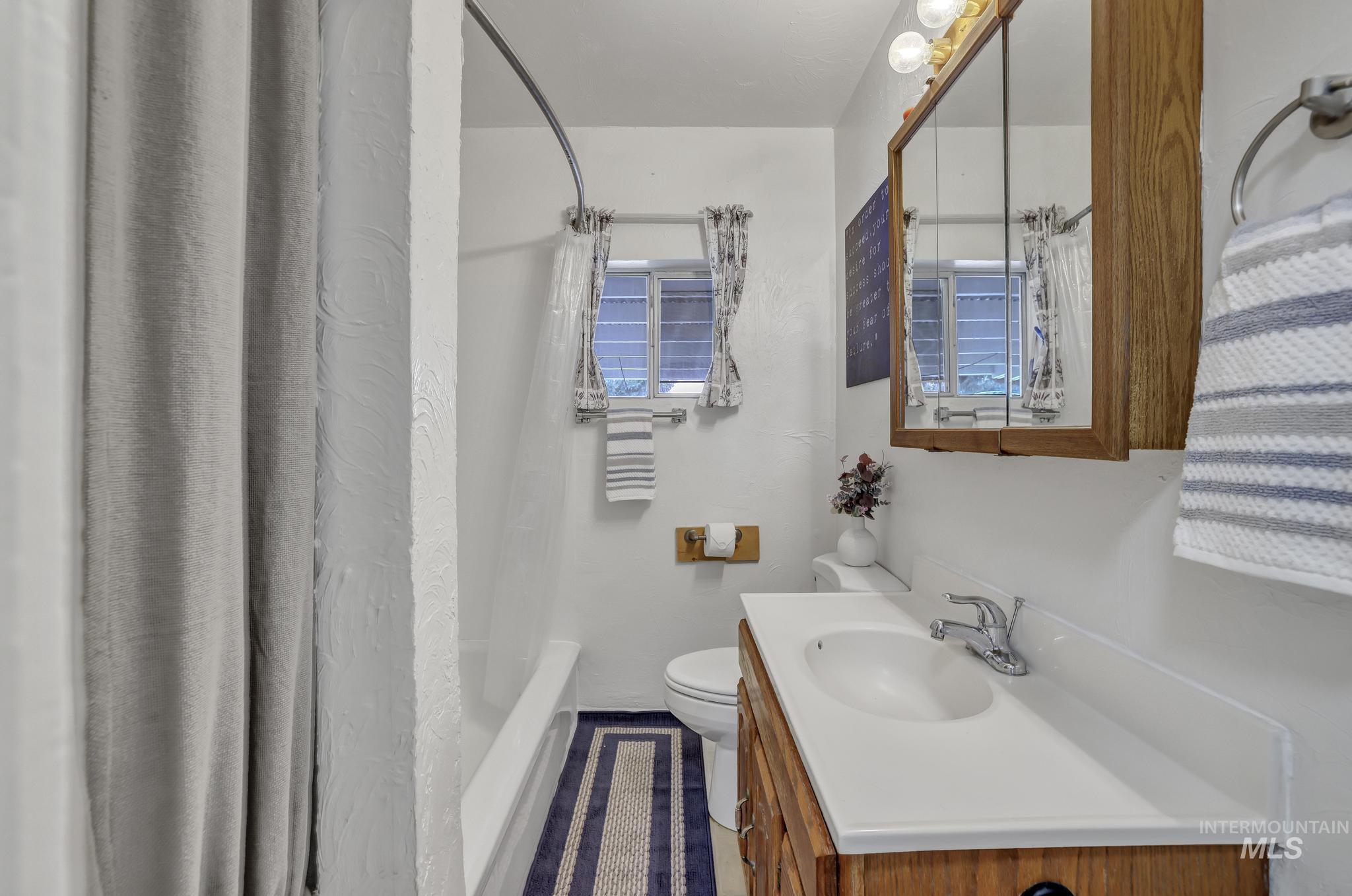 420 E 3rd St, Shoshone, Idaho 83352, 3 Bedrooms, 1 Bathroom, Residential For Sale, Price $289,000,MLS 98947988