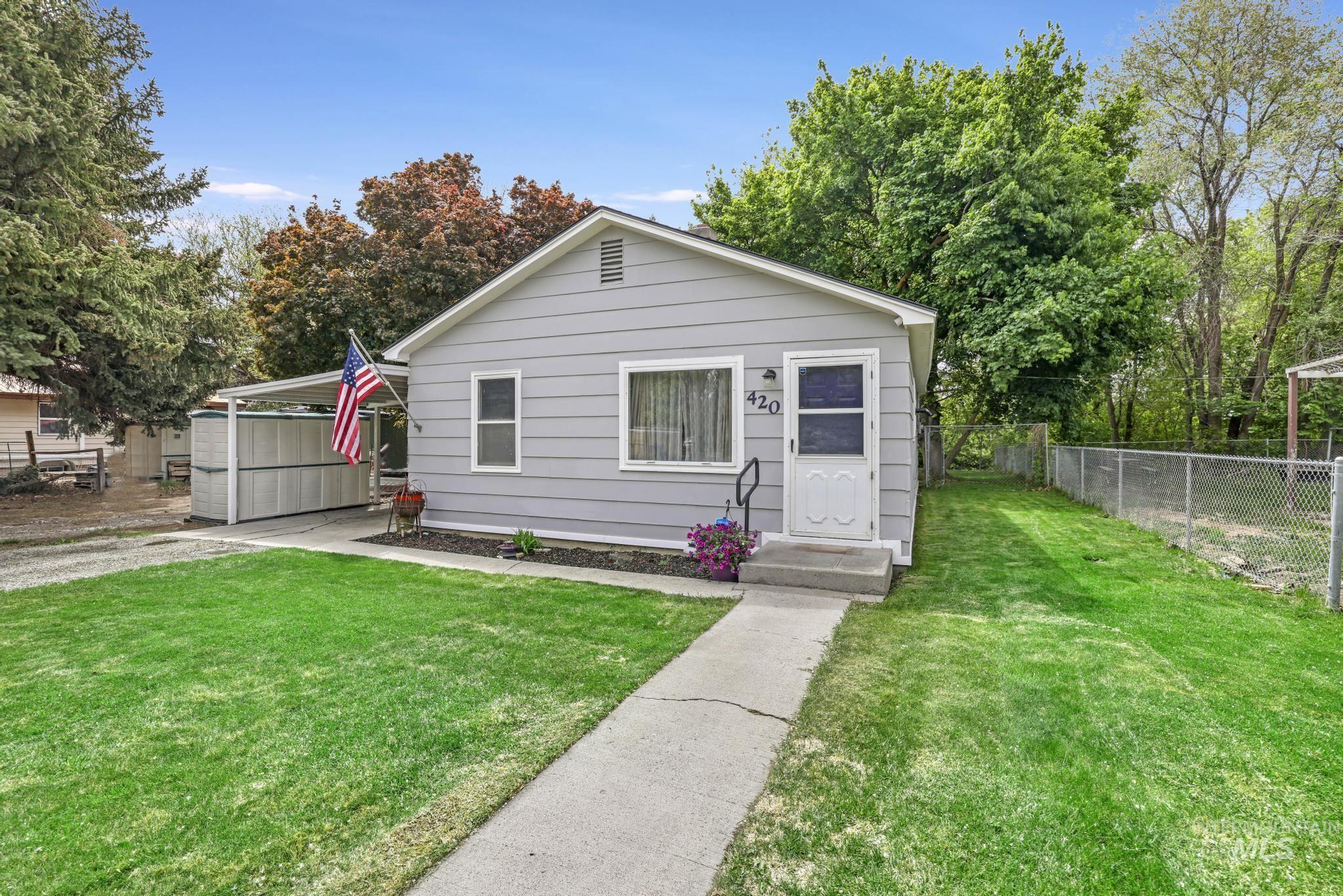 420 E 3rd St, Shoshone, Idaho 83352, 3 Bedrooms, 1 Bathroom, Residential For Sale, Price $289,000,MLS 98947988