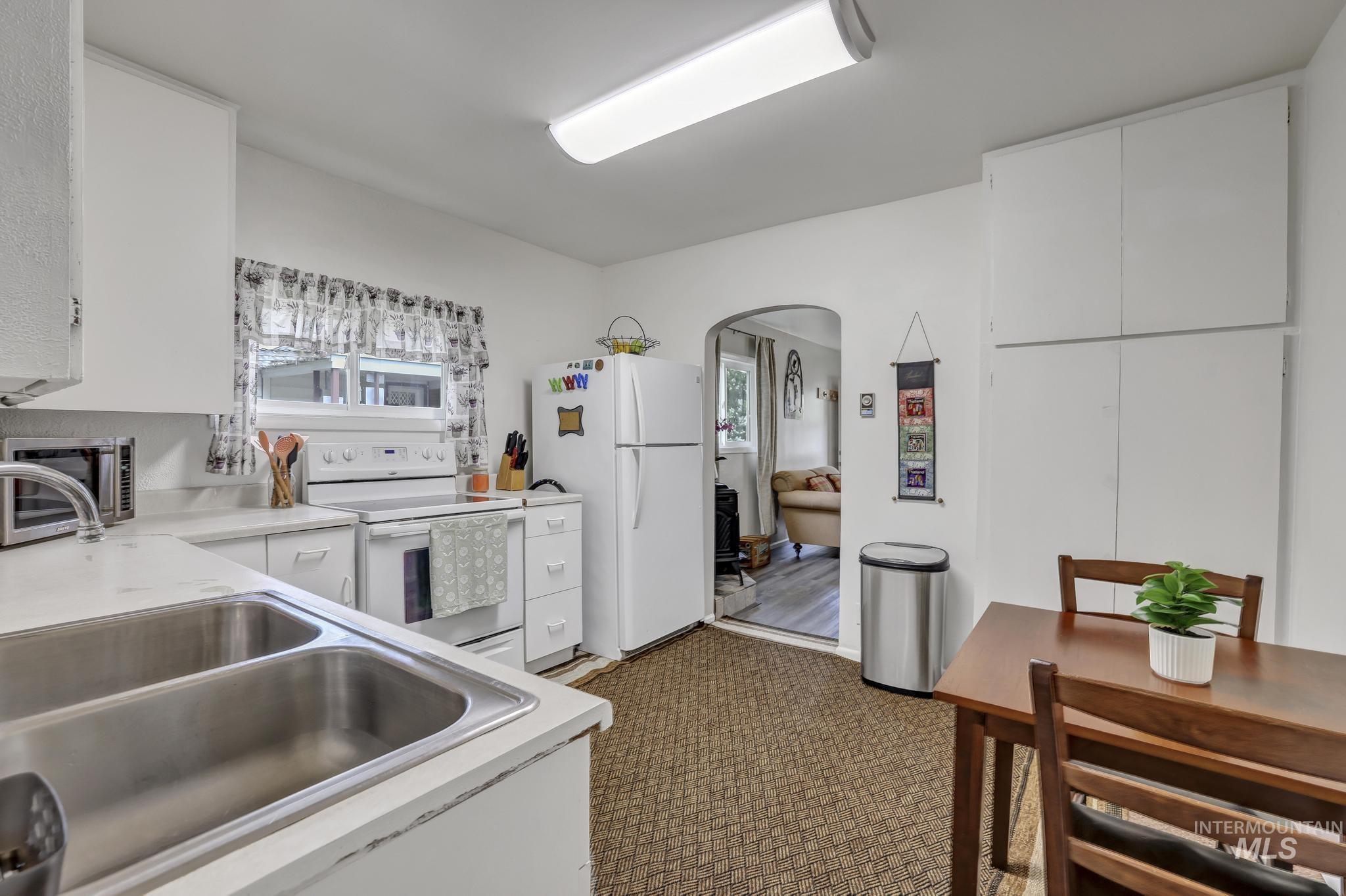 420 E 3rd St, Shoshone, Idaho 83352, 3 Bedrooms, 1 Bathroom, Residential For Sale, Price $289,000,MLS 98947988