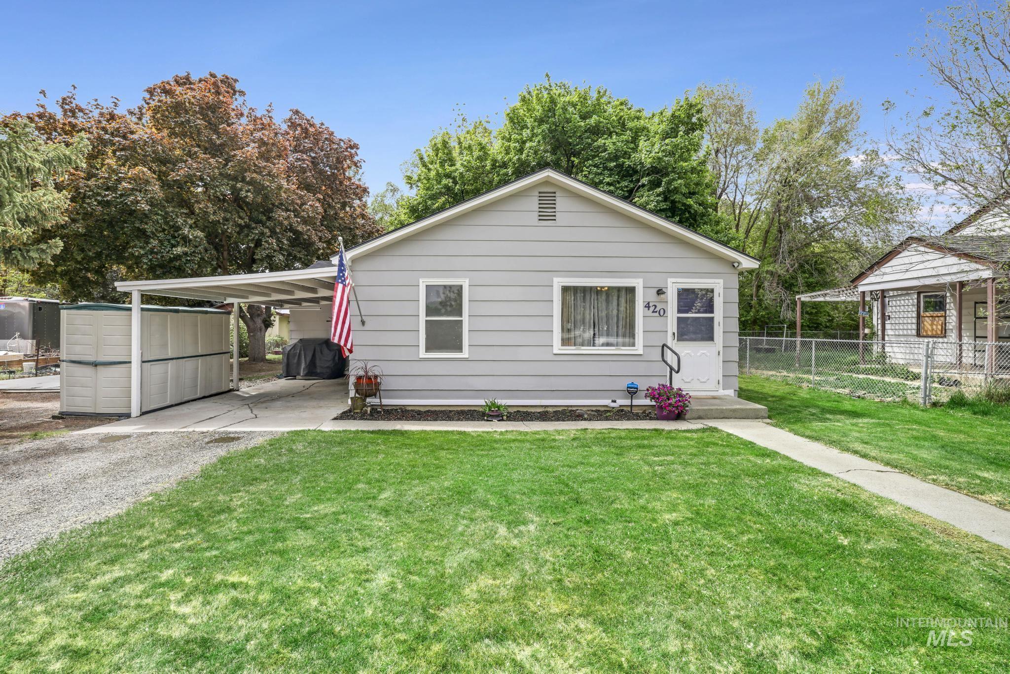 420 E 3rd St, Shoshone, Idaho 83352, 3 Bedrooms, 1 Bathroom, Residential For Sale, Price $289,000,MLS 98947988