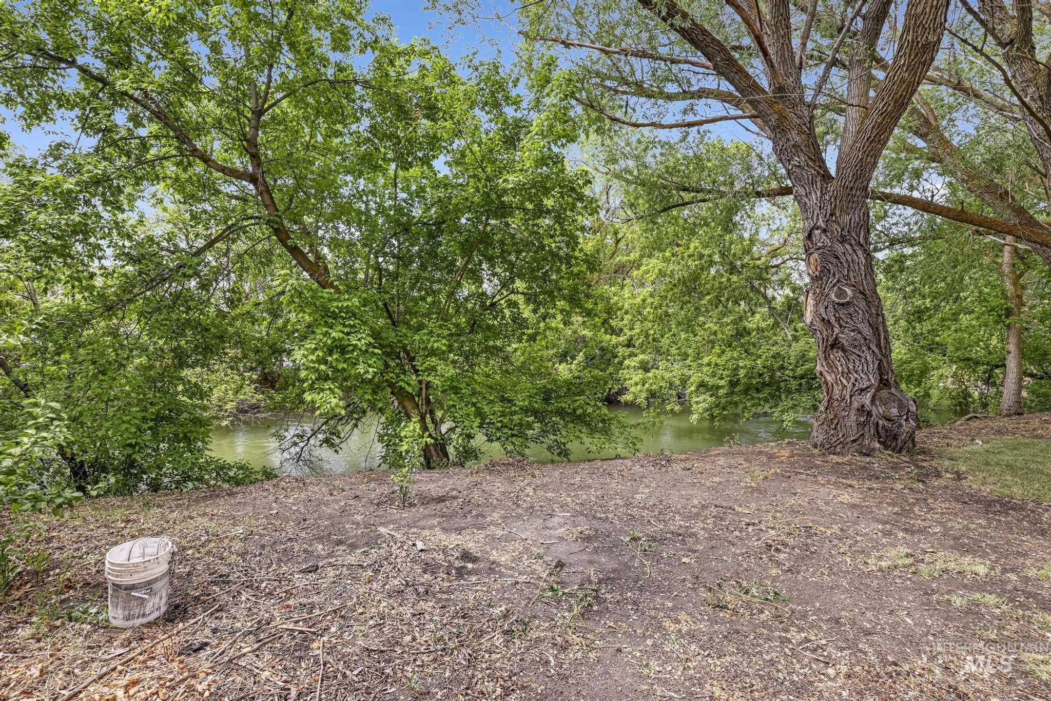 420 E 3rd St, Shoshone, Idaho 83352, 3 Bedrooms, 1 Bathroom, Residential For Sale, Price $289,000,MLS 98947988