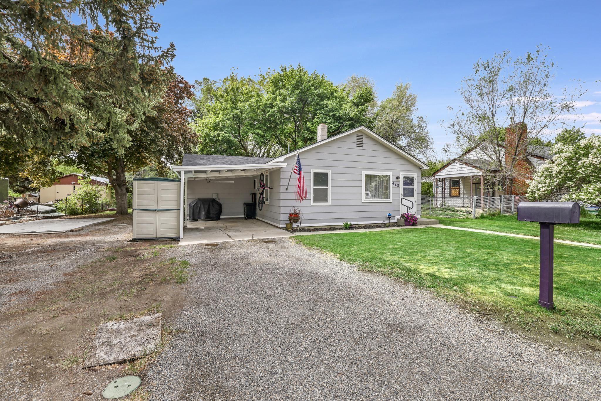 420 E 3rd St, Shoshone, Idaho 83352, 3 Bedrooms, 1 Bathroom, Residential For Sale, Price $289,000,MLS 98947988