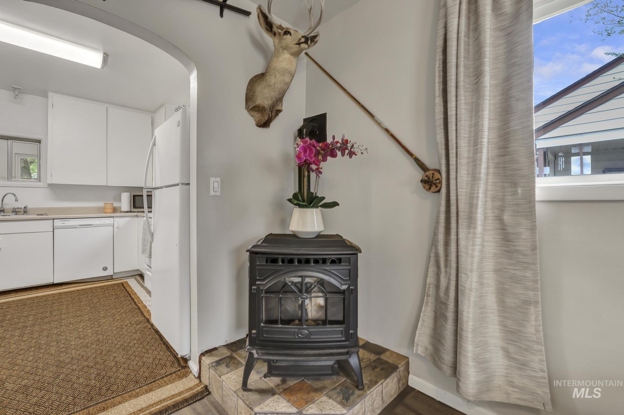 420 E 3rd St, Shoshone, Idaho 83352, 3 Bedrooms, 1 Bathroom, Residential For Sale, Price $289,000,MLS 98947988