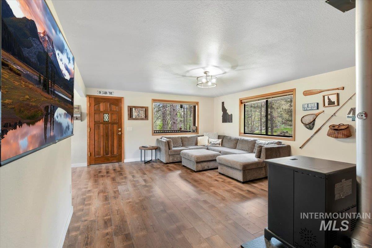 76 W Castle Creek Rd, Garden Valley, Idaho 83622, 3 Bedrooms, 3 Bathrooms, Residential For Sale, Price $699,900,MLS 98948027