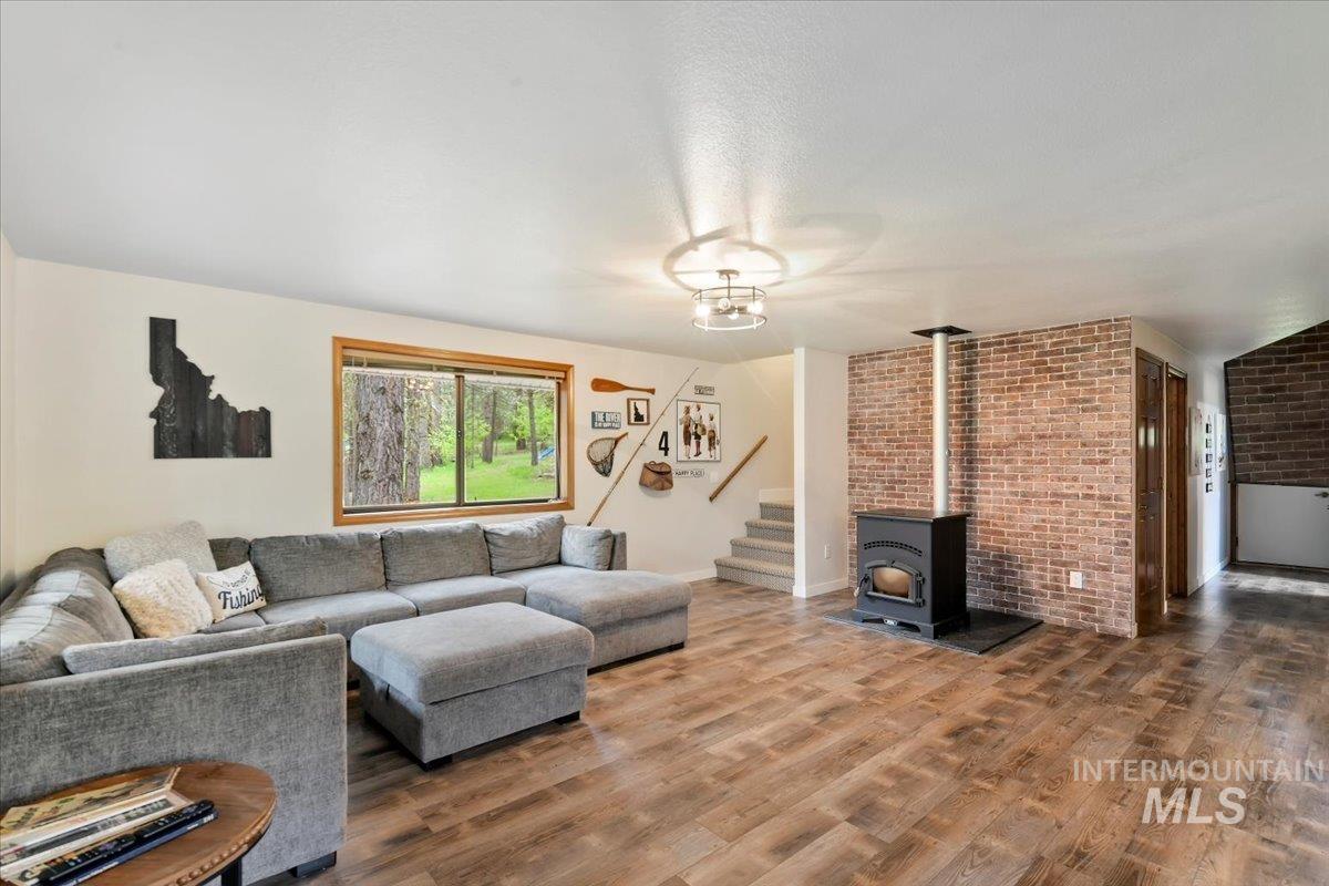 76 W Castle Creek Rd, Garden Valley, Idaho 83622, 3 Bedrooms, 3 Bathrooms, Residential For Sale, Price $699,900,MLS 98948027