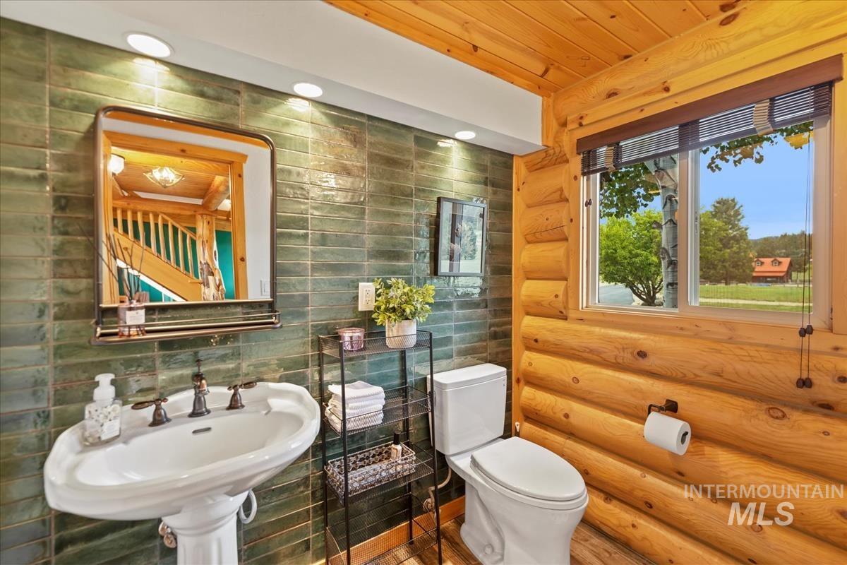 25 Bobcat Court, Garden Valley, Idaho 83622, 5 Bedrooms, 3.5 Bathrooms, Residential For Sale, Price $1,425,000,MLS 98948043