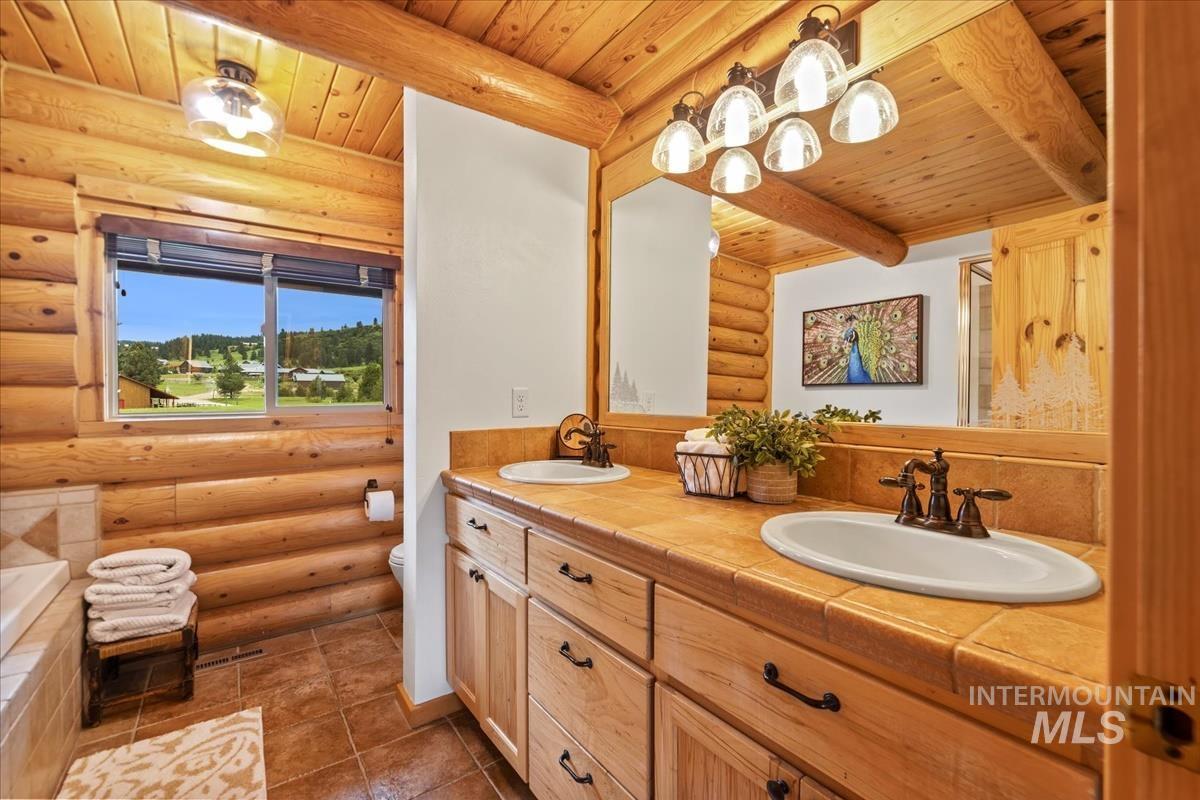 25 Bobcat Court, Garden Valley, Idaho 83622, 5 Bedrooms, 3.5 Bathrooms, Residential For Sale, Price $1,425,000,MLS 98948043