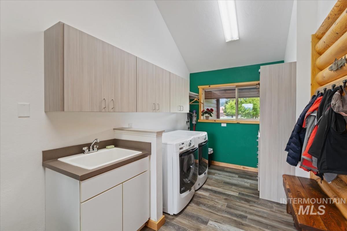 25 Bobcat Court, Garden Valley, Idaho 83622, 5 Bedrooms, 3.5 Bathrooms, Residential For Sale, Price $1,425,000,MLS 98948043