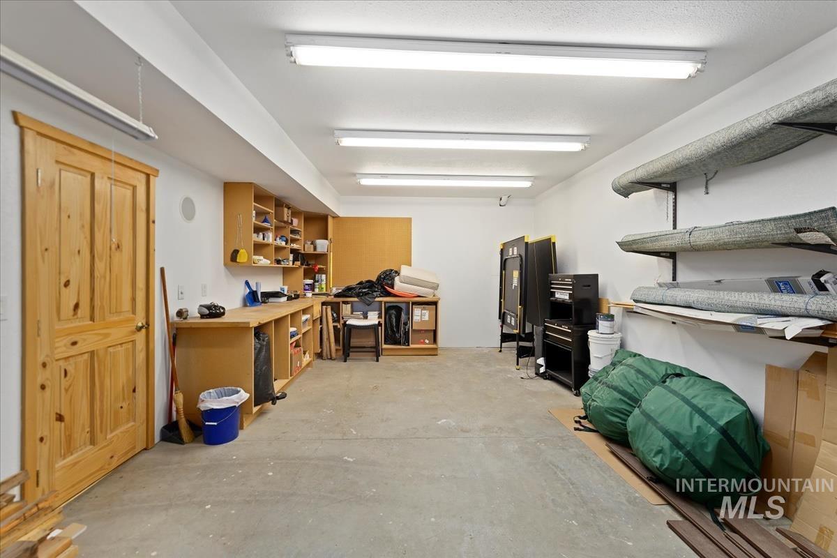 25 Bobcat Court, Garden Valley, Idaho 83622, 5 Bedrooms, 3.5 Bathrooms, Residential For Sale, Price $1,425,000,MLS 98948043