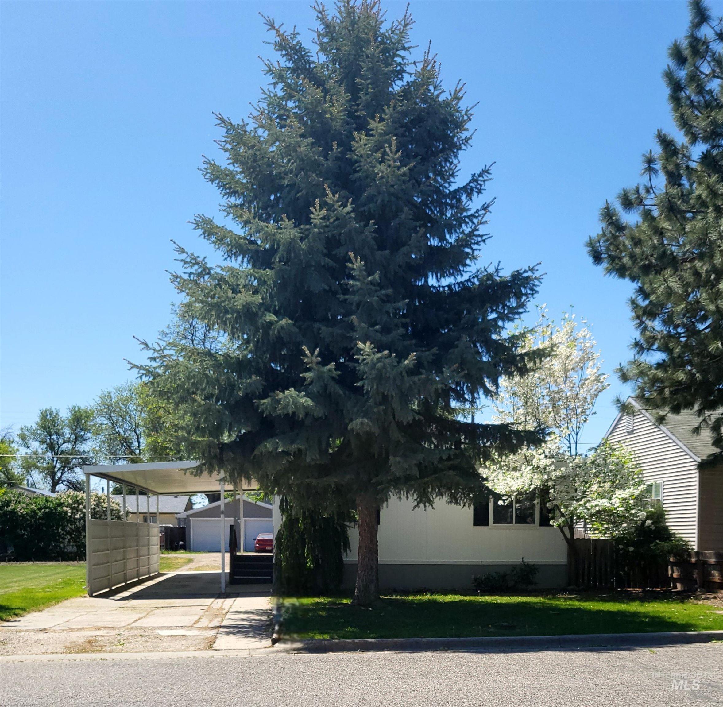 116 E 2nd St., Middleton, Idaho 83644, 2 Bedrooms, 1.5 Bathrooms, Residential Income For Sale, Price $257,000, 98948057