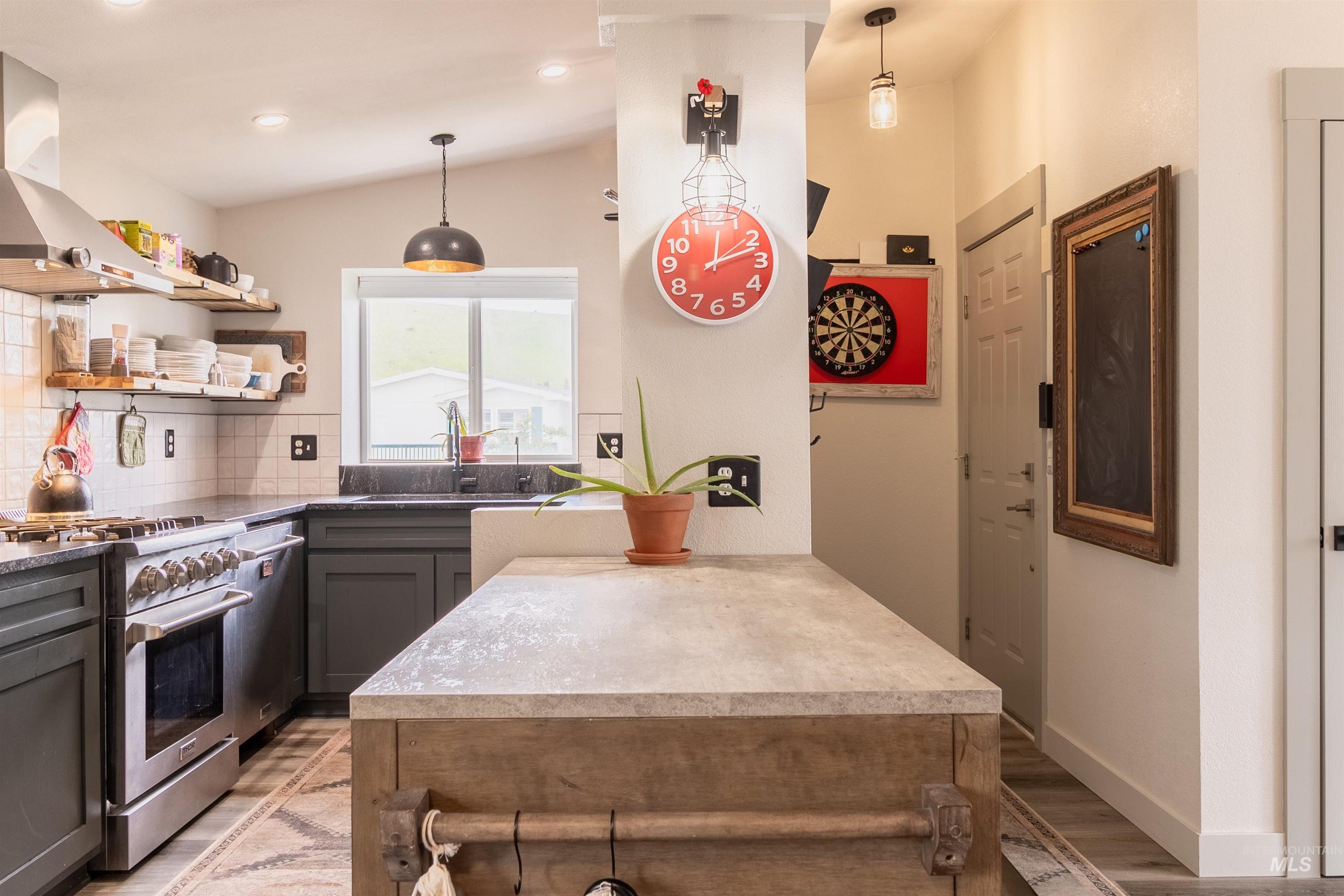 609 N Almon, Moscow, Idaho 83843, 3 Bedrooms, 2 Bathrooms, Residential For Sale, Price $140,000,MLS 98948059