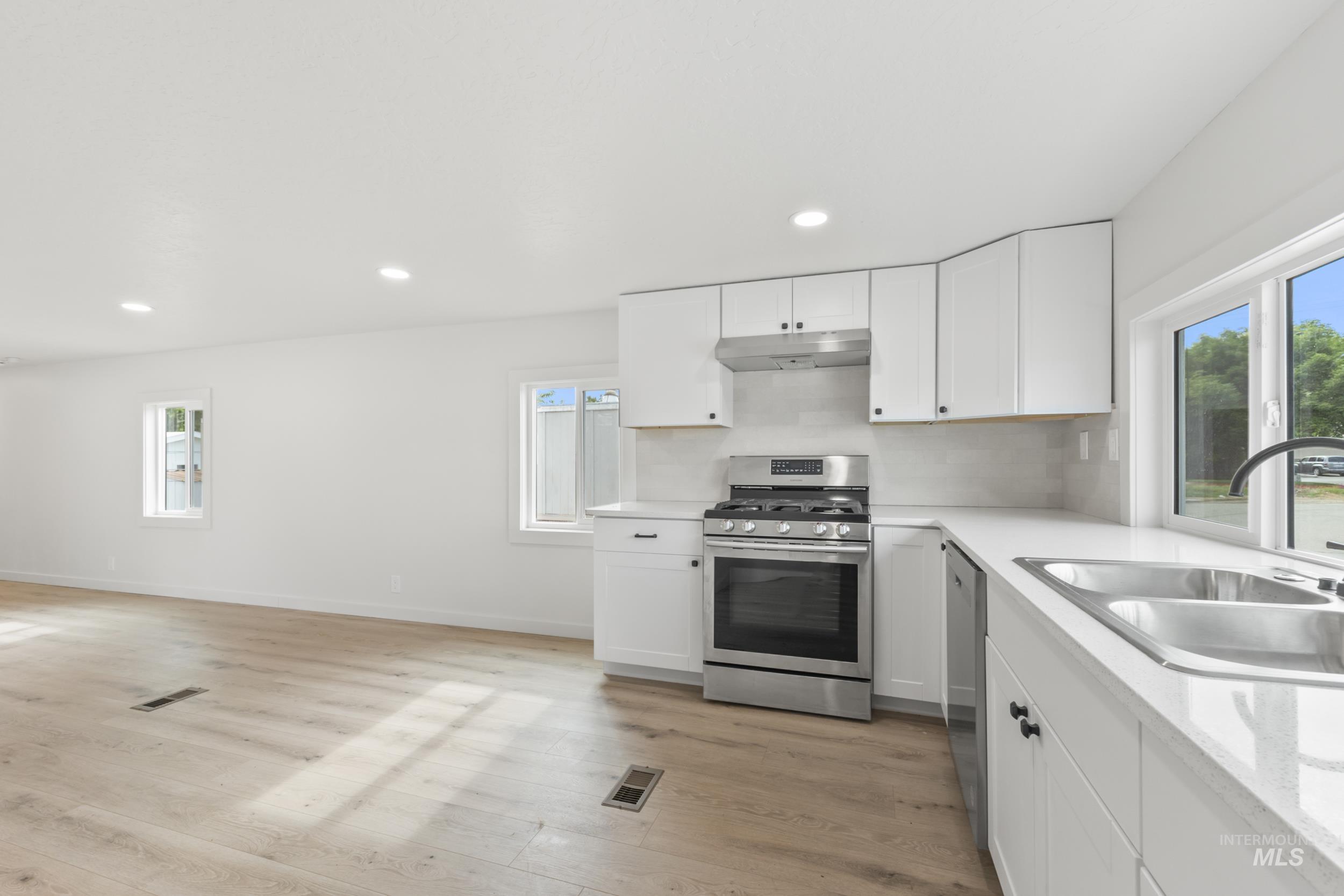 8417 W. Fairview Ave, Boise, Idaho 83704, 3 Bedrooms, 1 Bathroom, Residential For Sale, Price $75,000,MLS 98948089