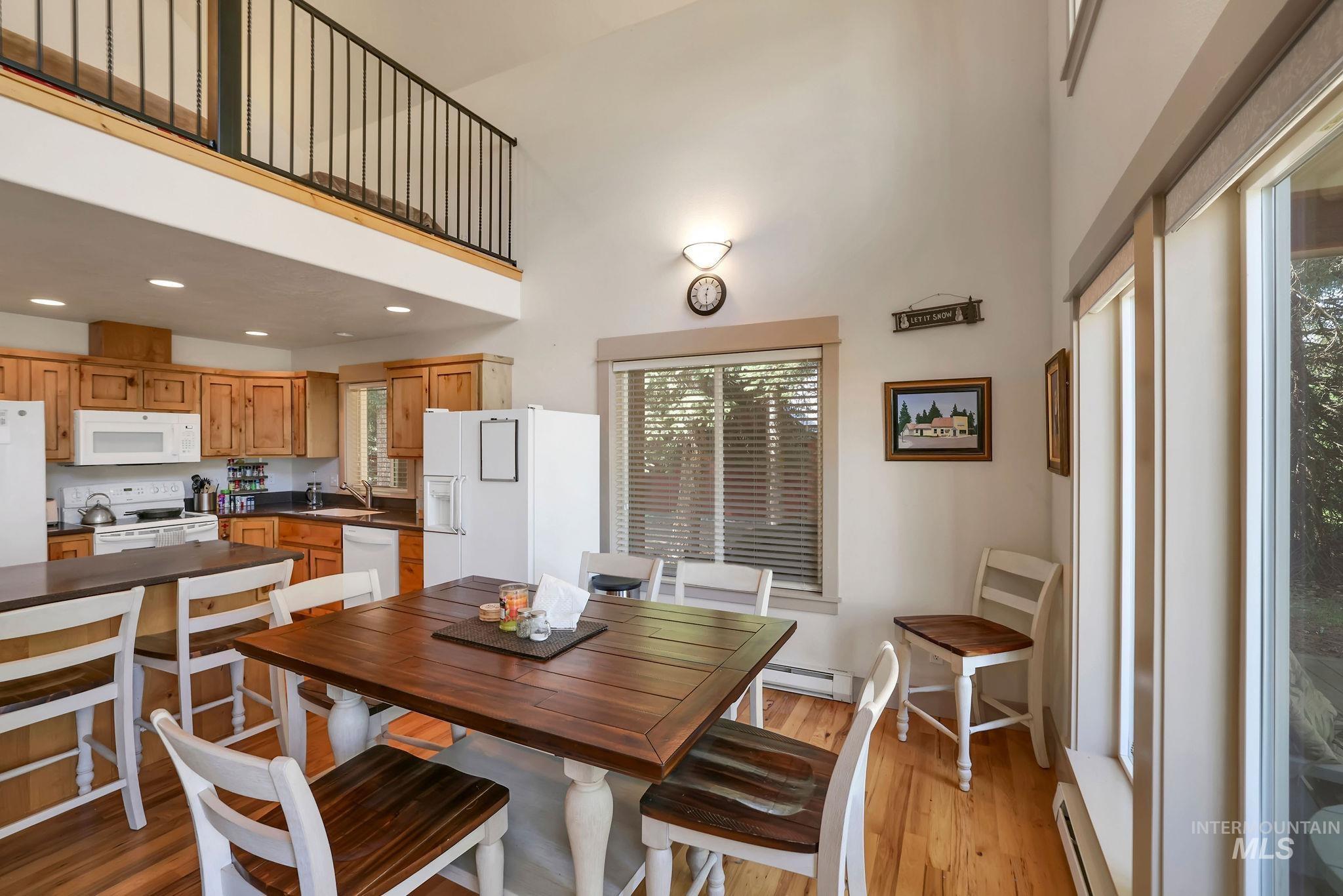 Kitchen-Informal Dining Room